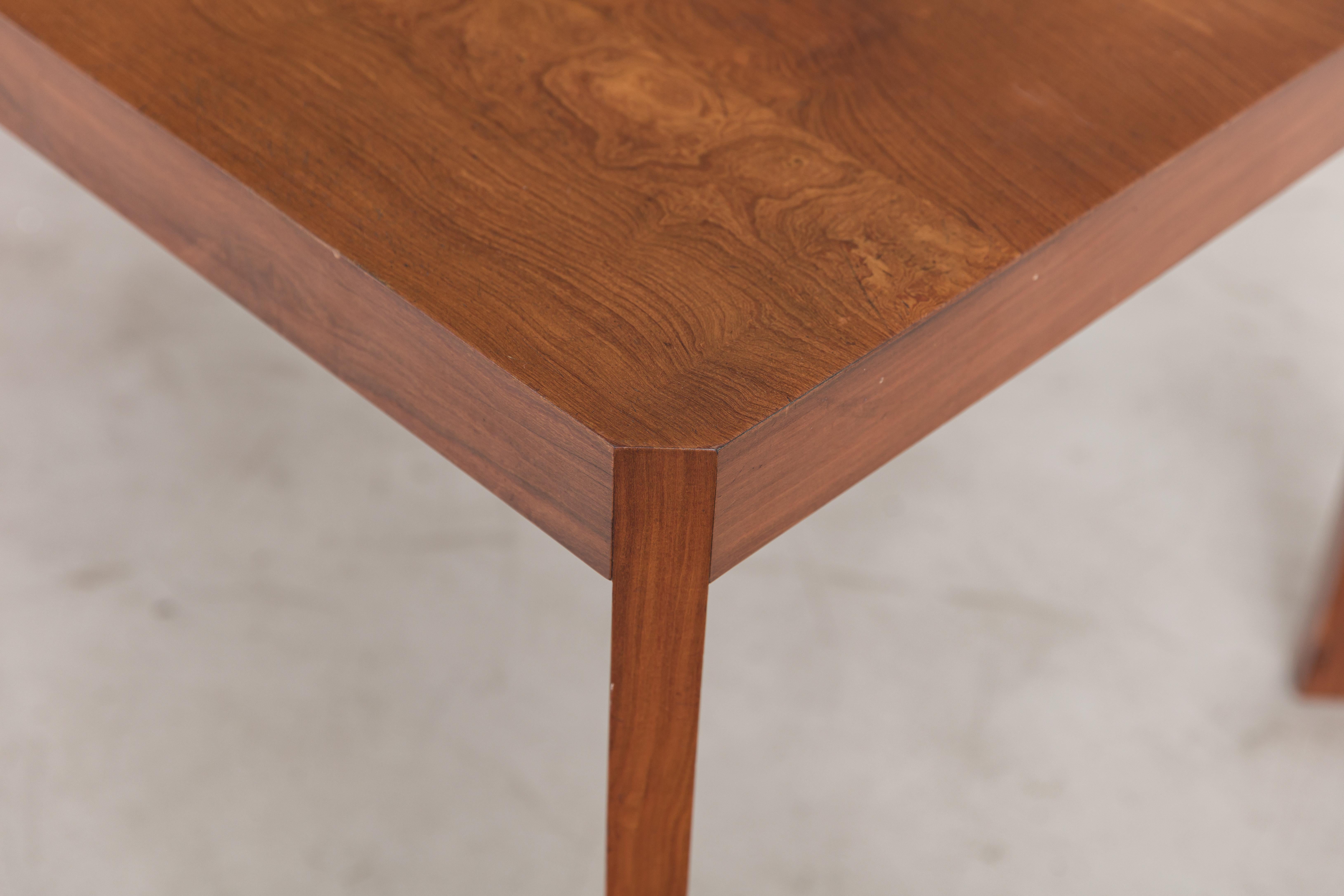 Mid-Century Modern Table en bois de Joaquim Tenreiro:: années 1950:: design brésilien du milieu du siècle dernier en vente