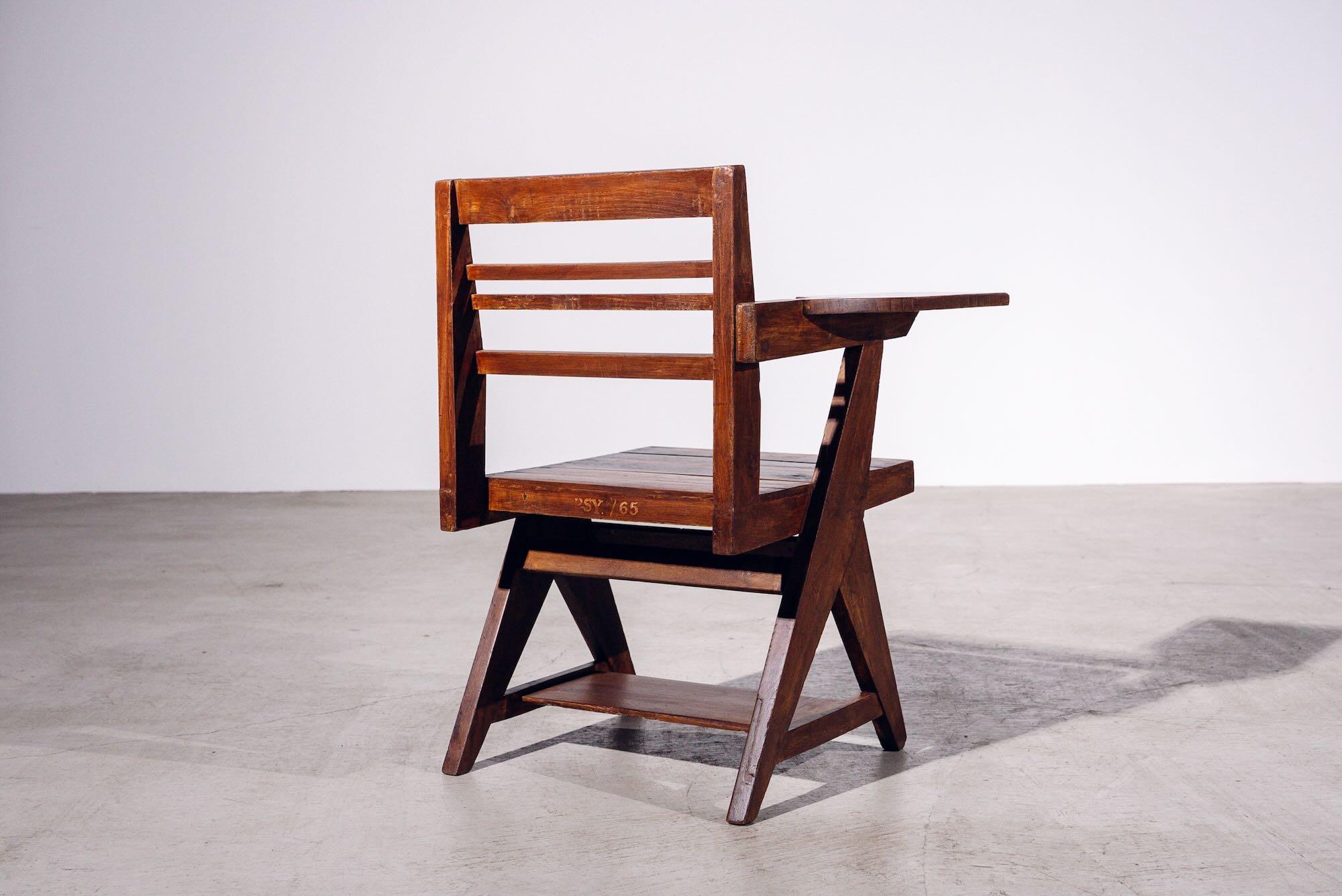 Silla de mesa de madera de Pierre Jeanneret para Chandigarh, India, circa 1960 Indio en venta