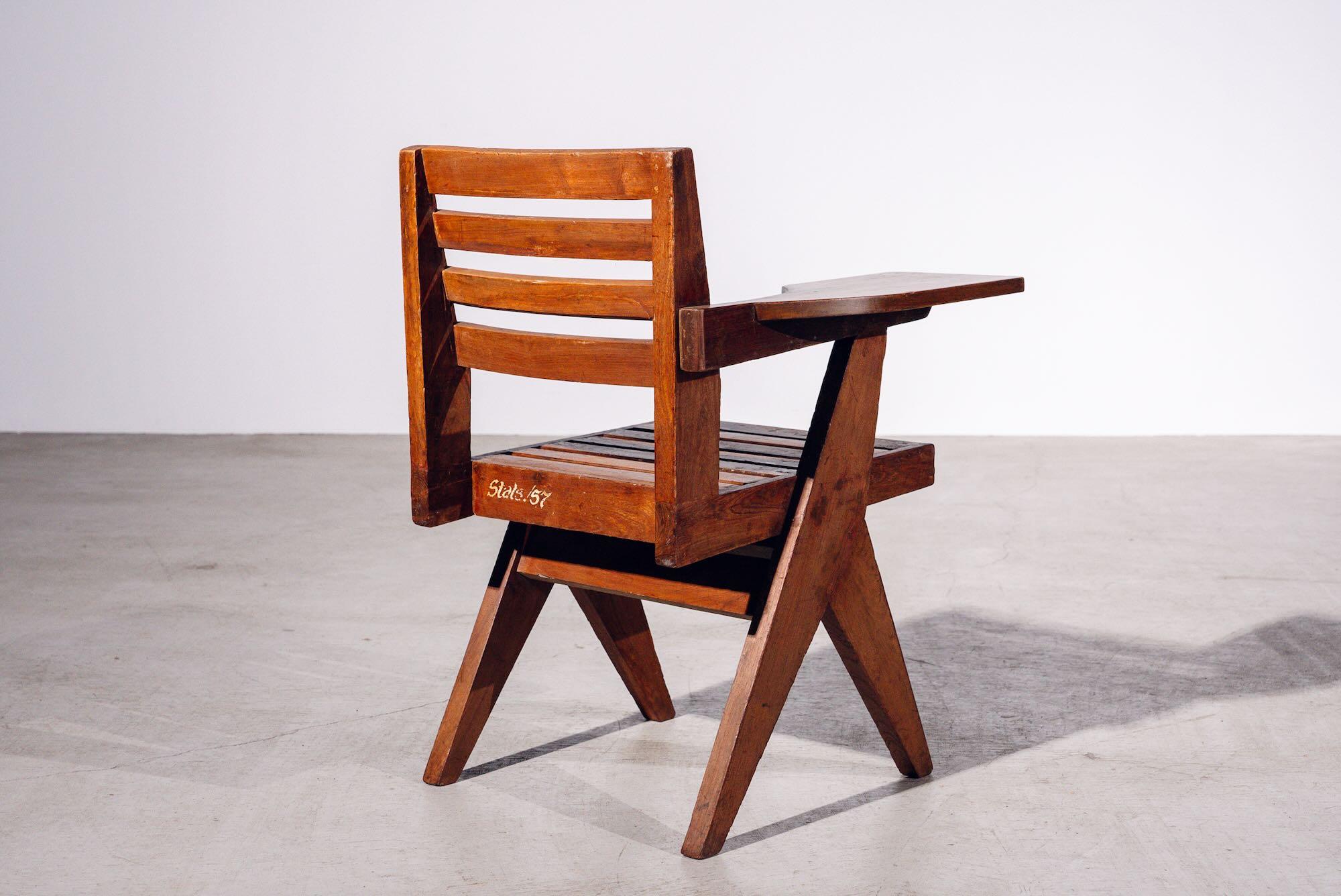 Silla de mesa de madera de Pierre Jeanneret para Chandigarh, India, circa 1960 Indio en venta