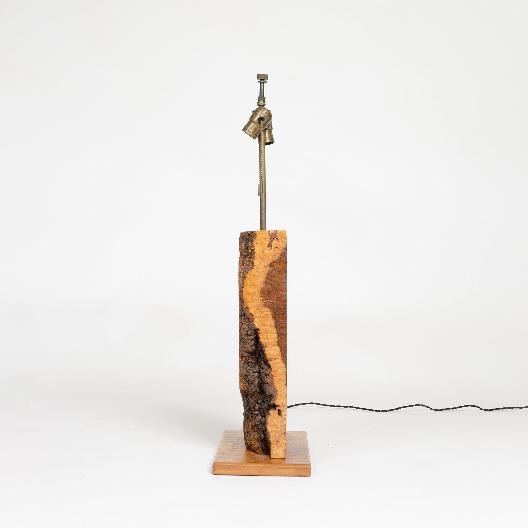 Américain Lampe de table en bois des États-Unis en vente