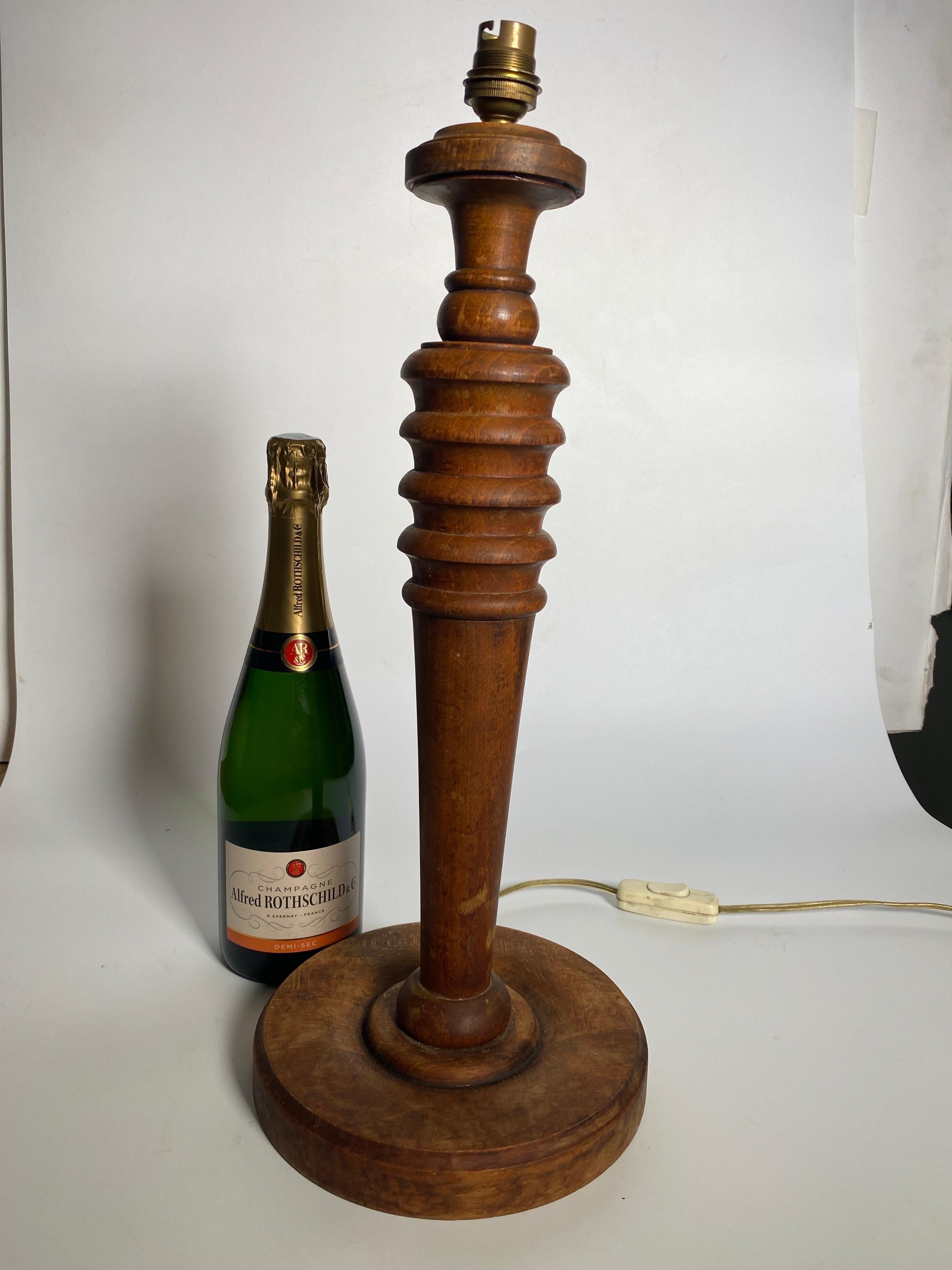 Lampe de table en Wood, fabriquée en Angleterre, couleur Brown, Circa 1940 en vente 6