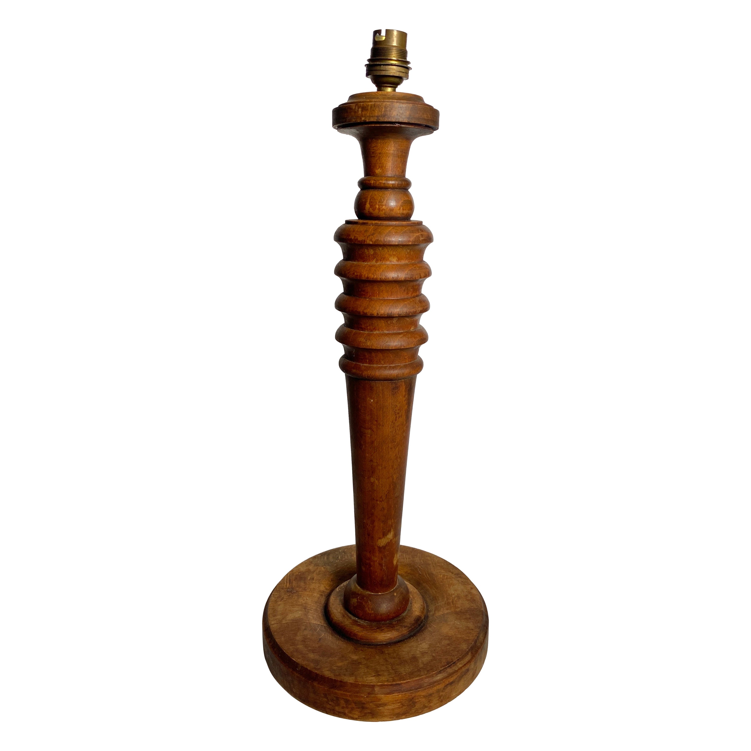 Tischlampe aus Holz, hergestellt in England, Farbe Brown, CIRCA 1940 (Englisch) im Angebot