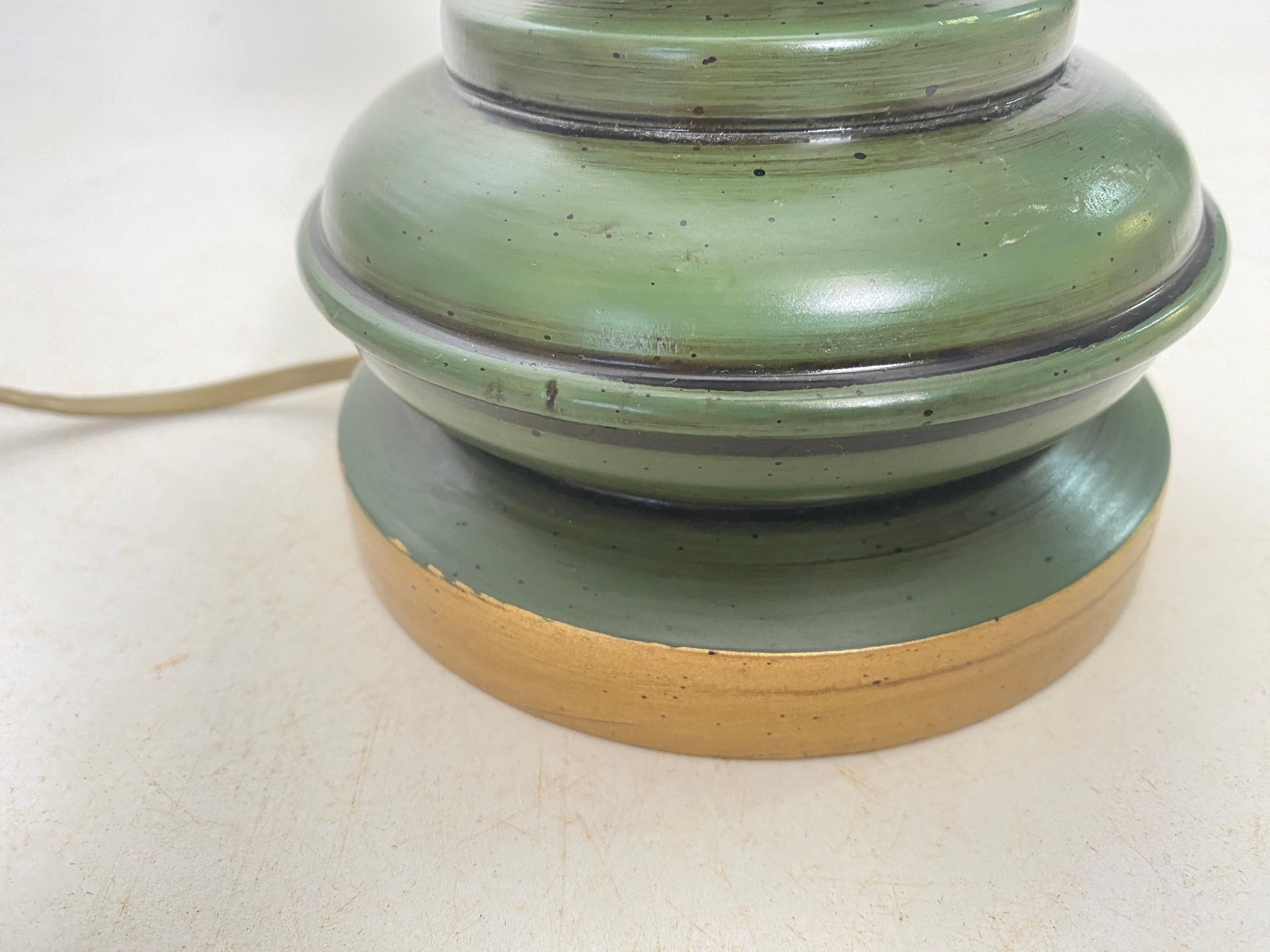 Lámpara de Sobremesa de Madera, Fabricada en Francia, Color Verde, Circa 1970 en venta 1