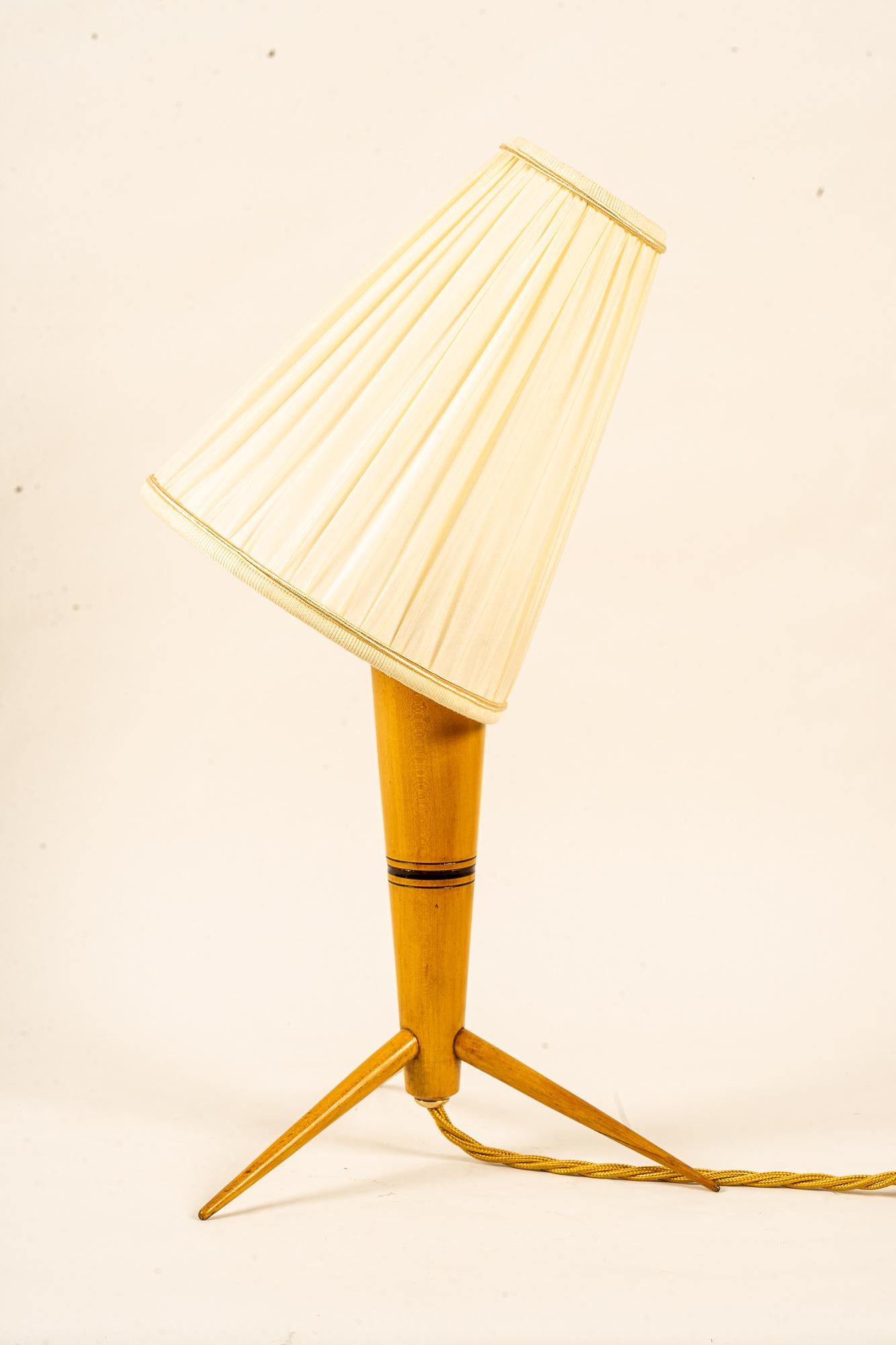 Wood table lamp with fabric shade around 1950s In Good Condition For Sale In Wien, AT