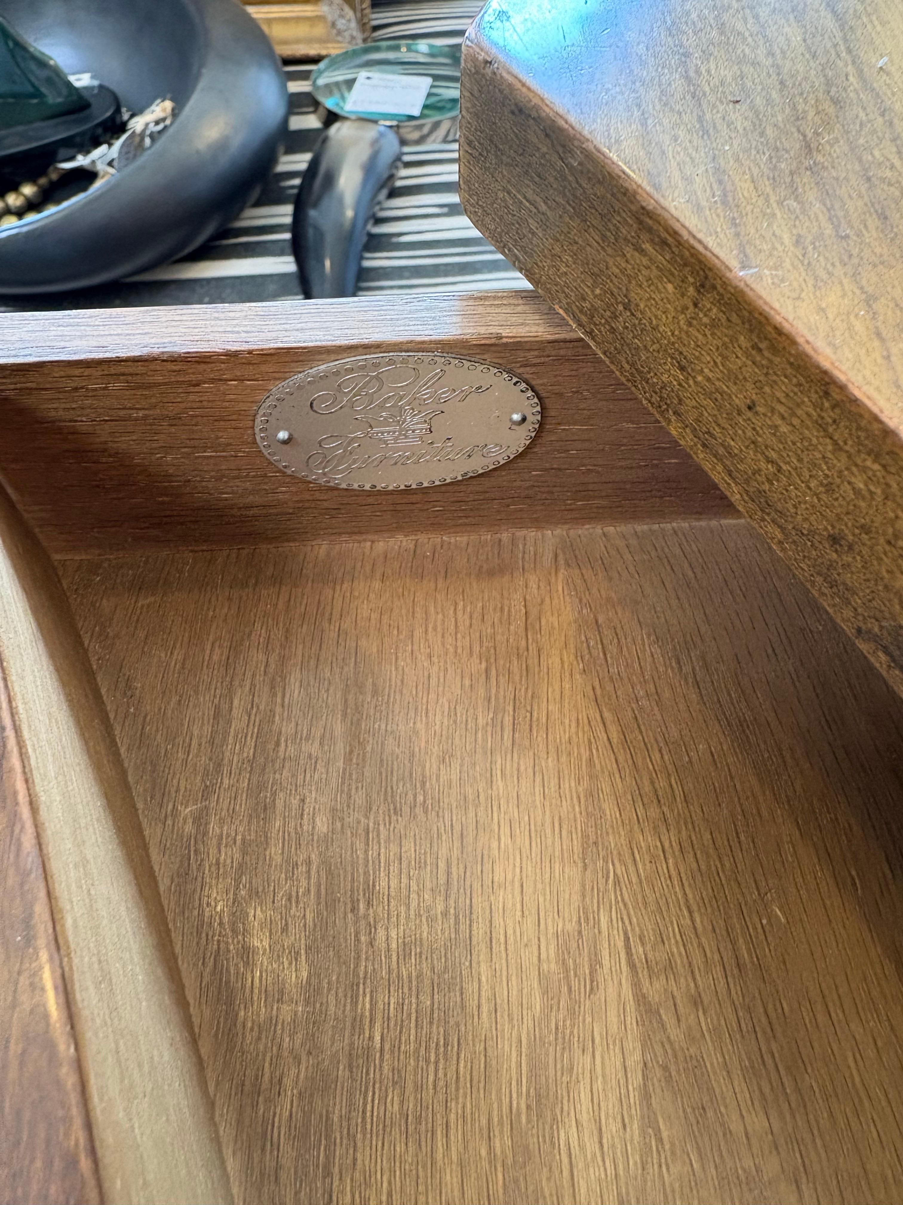 Mid-Century moderno Cassapanca Tambour in Wood di Baker in vendita