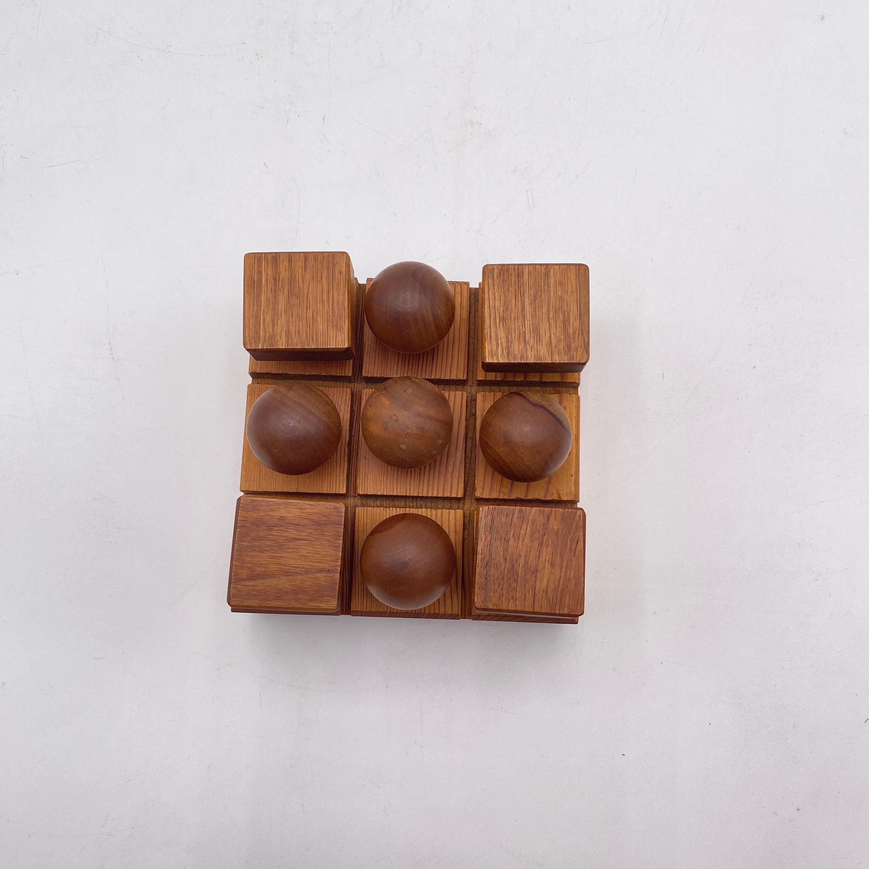 Fin du 20e siècle Jeu Tic Tac Tac en bois 1981 en vente
