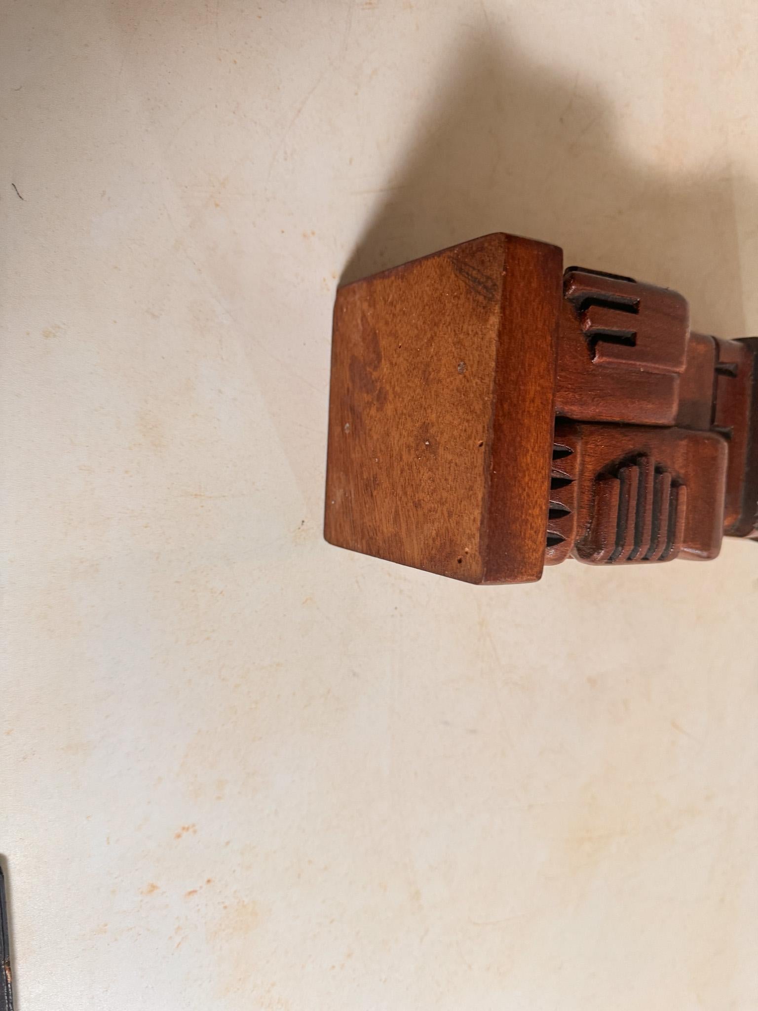 Wood Tiki Totem Sculpture Pen holder Brown Color United States 1960 In Good Condition For Sale In Auribeau sur Siagne, FR