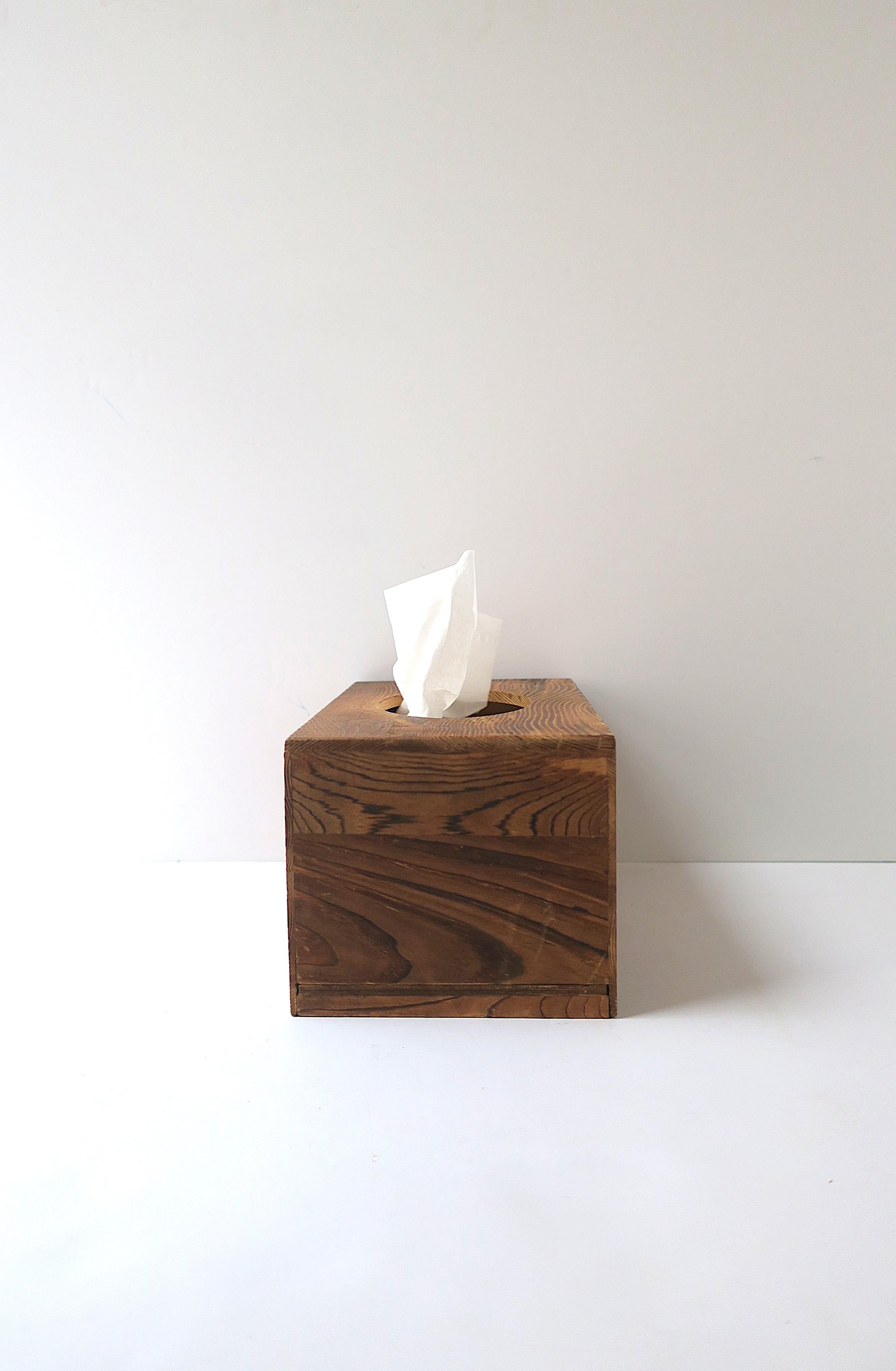 Boîte à mouchoirs en bois style rustique en vente 5