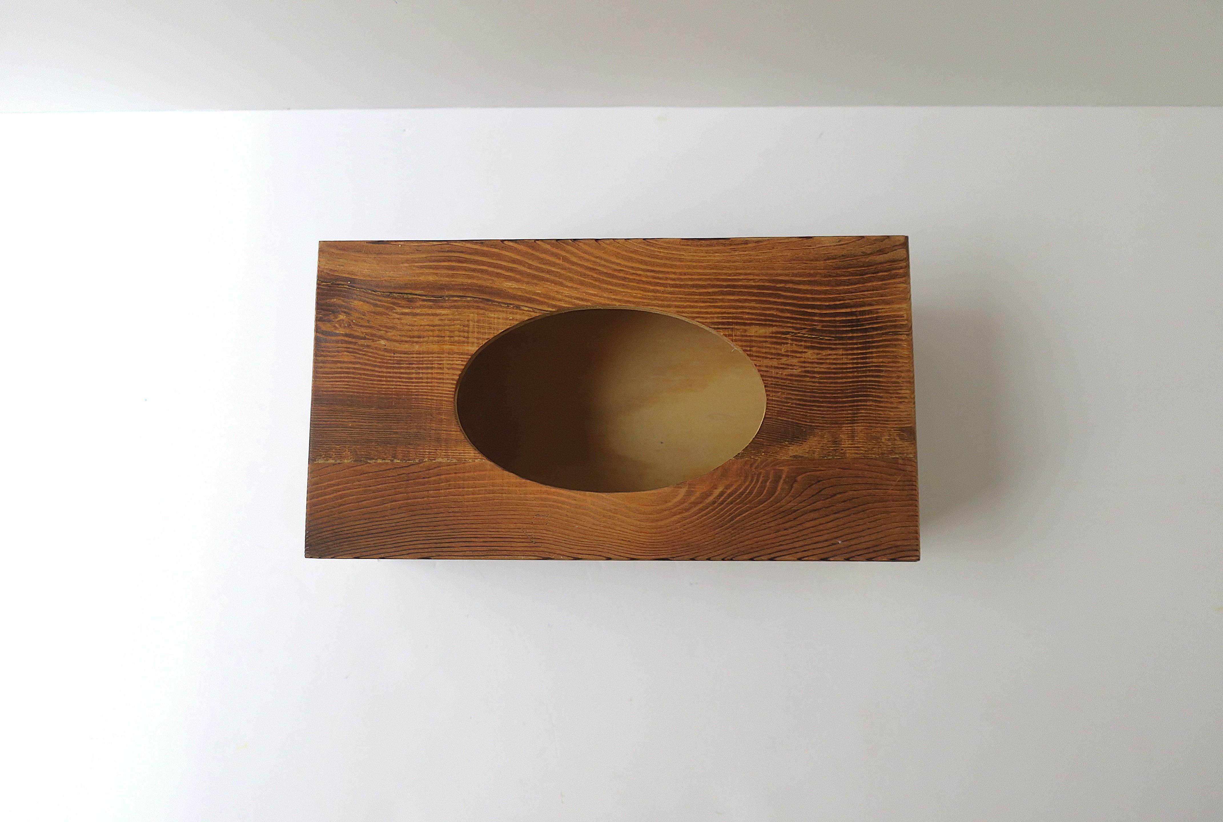 Boîte à mouchoirs en bois style rustique en vente 6