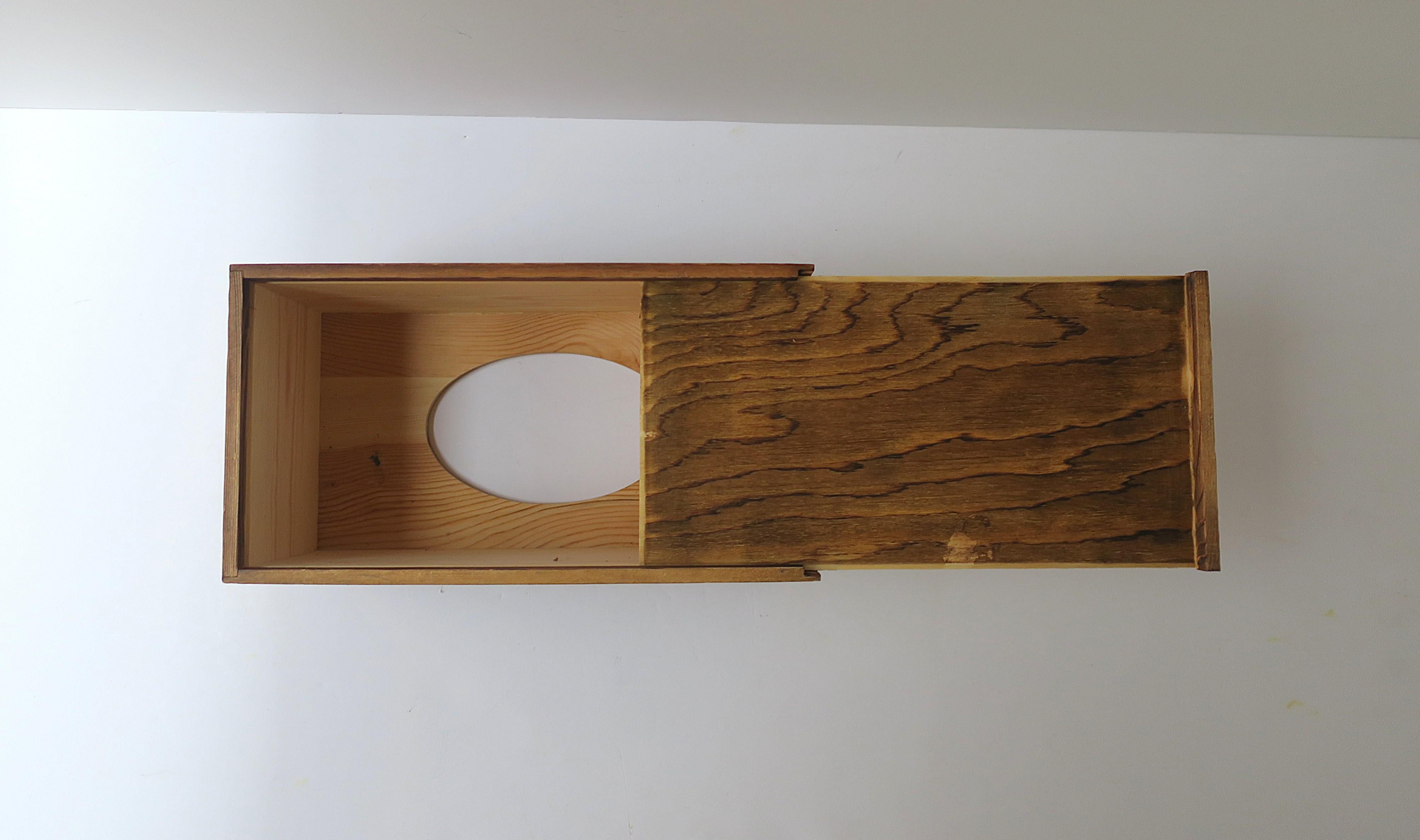 Boîte à mouchoirs en bois style rustique en vente 7