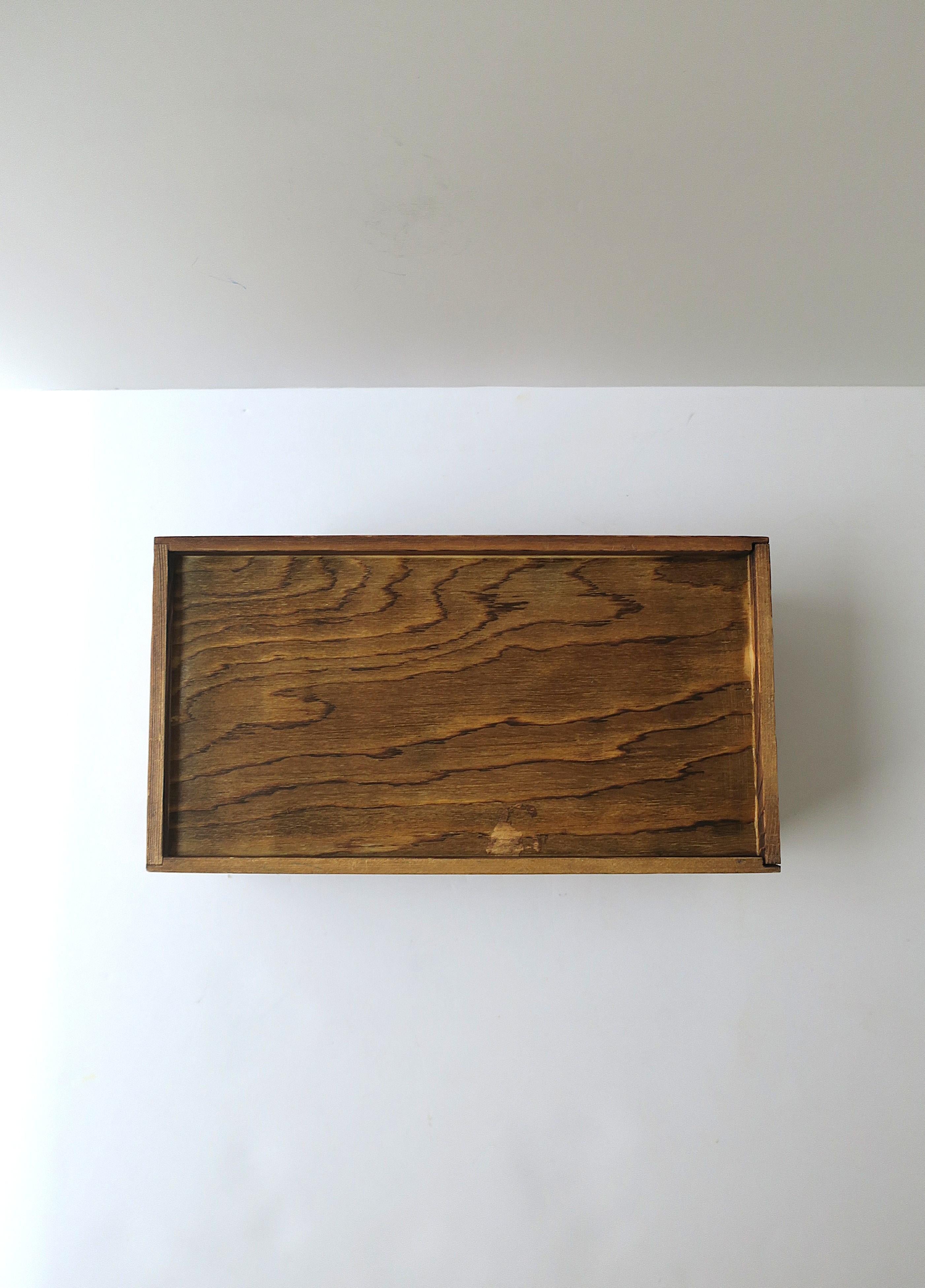 Boîte à mouchoirs en bois style rustique en vente 8