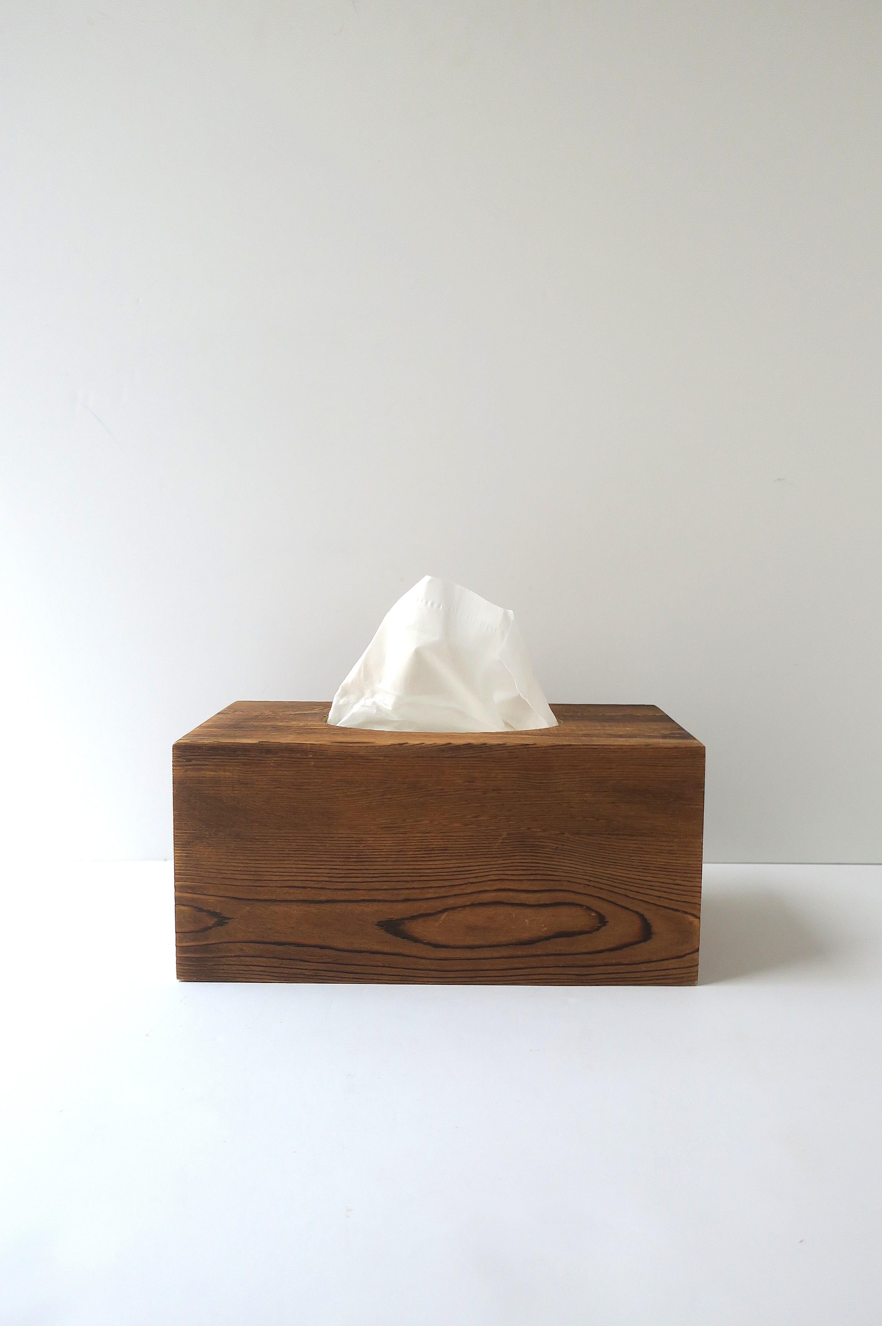 Boîte à mouchoirs en bois style rustique Bon état - En vente à New York, NY