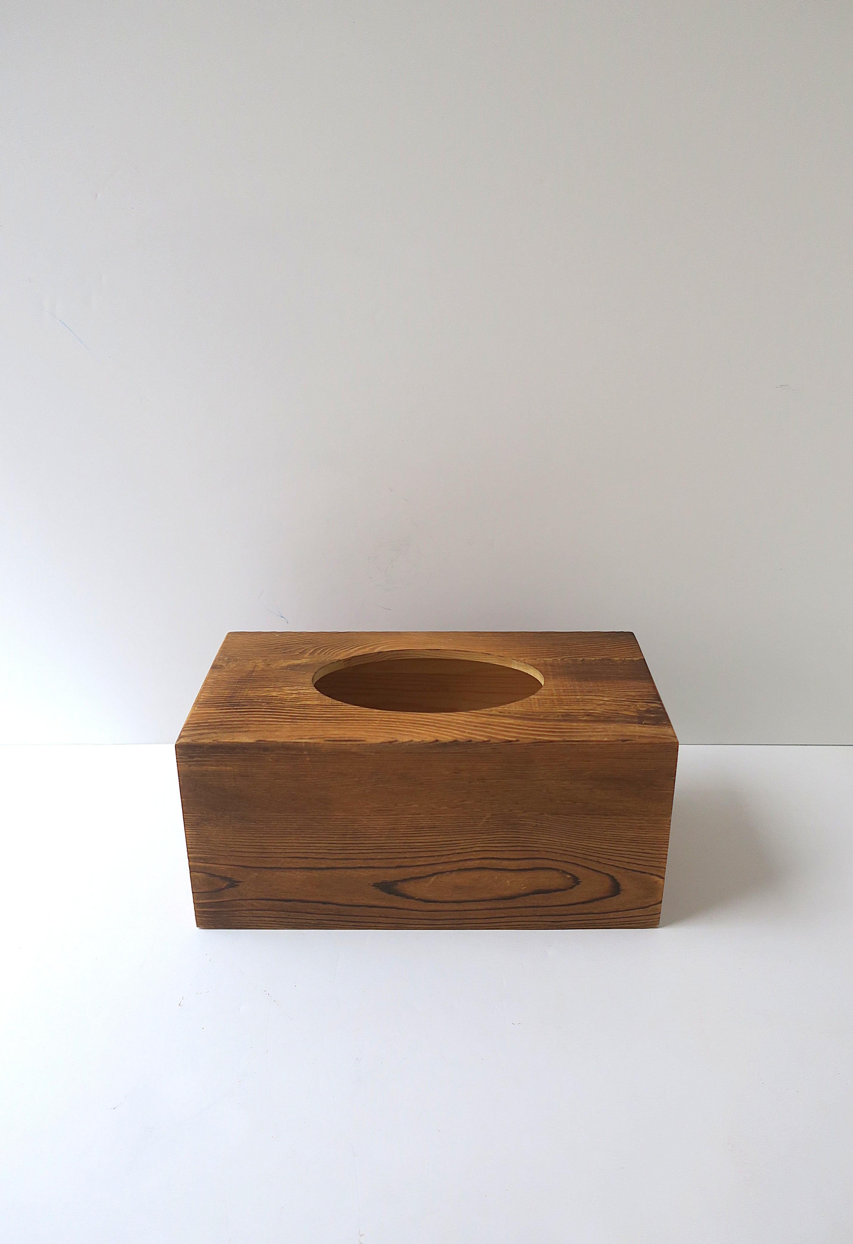 20ième siècle Boîte à mouchoirs en bois style rustique en vente