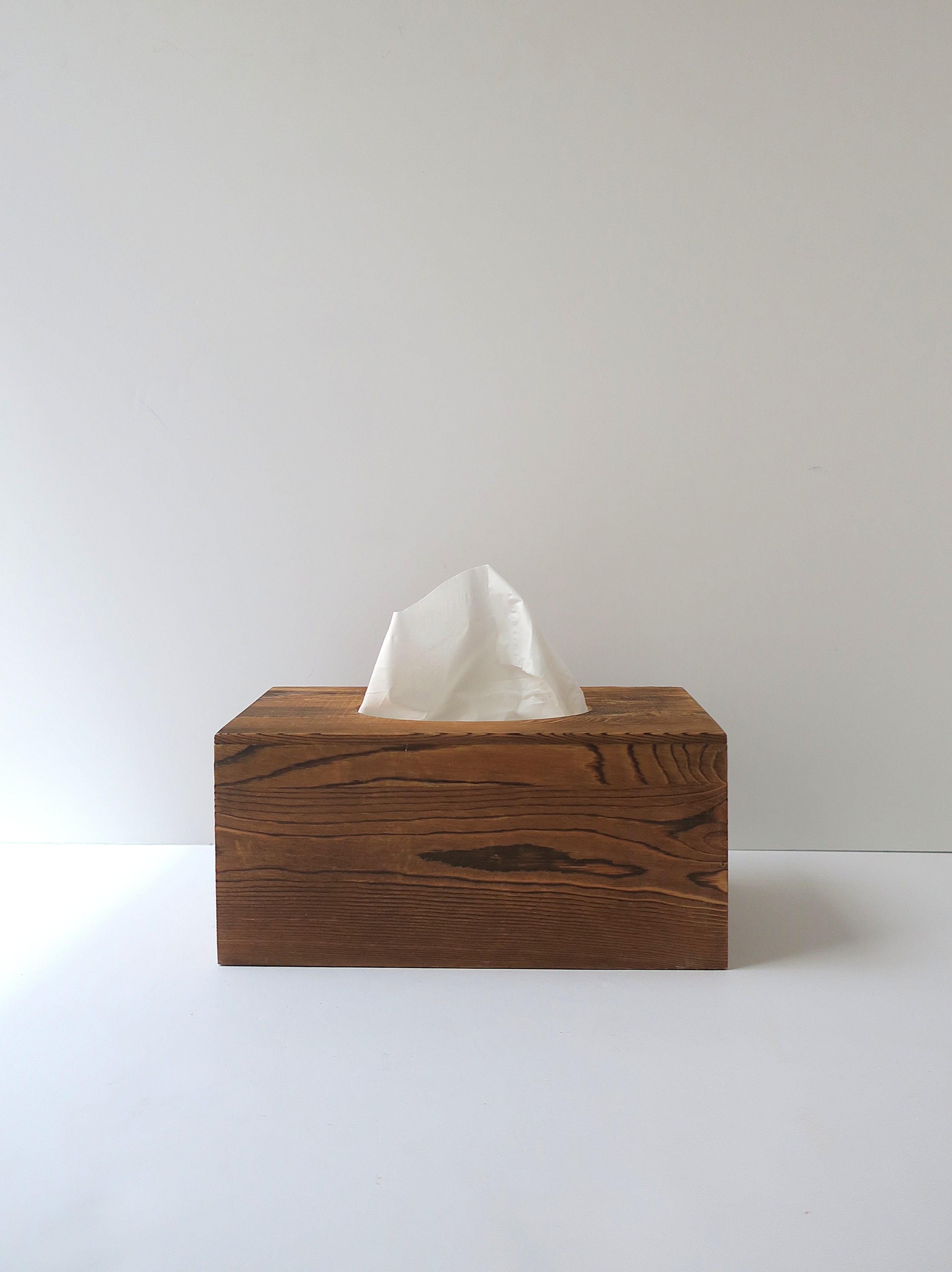 Boîte à mouchoirs en bois style rustique en vente 2