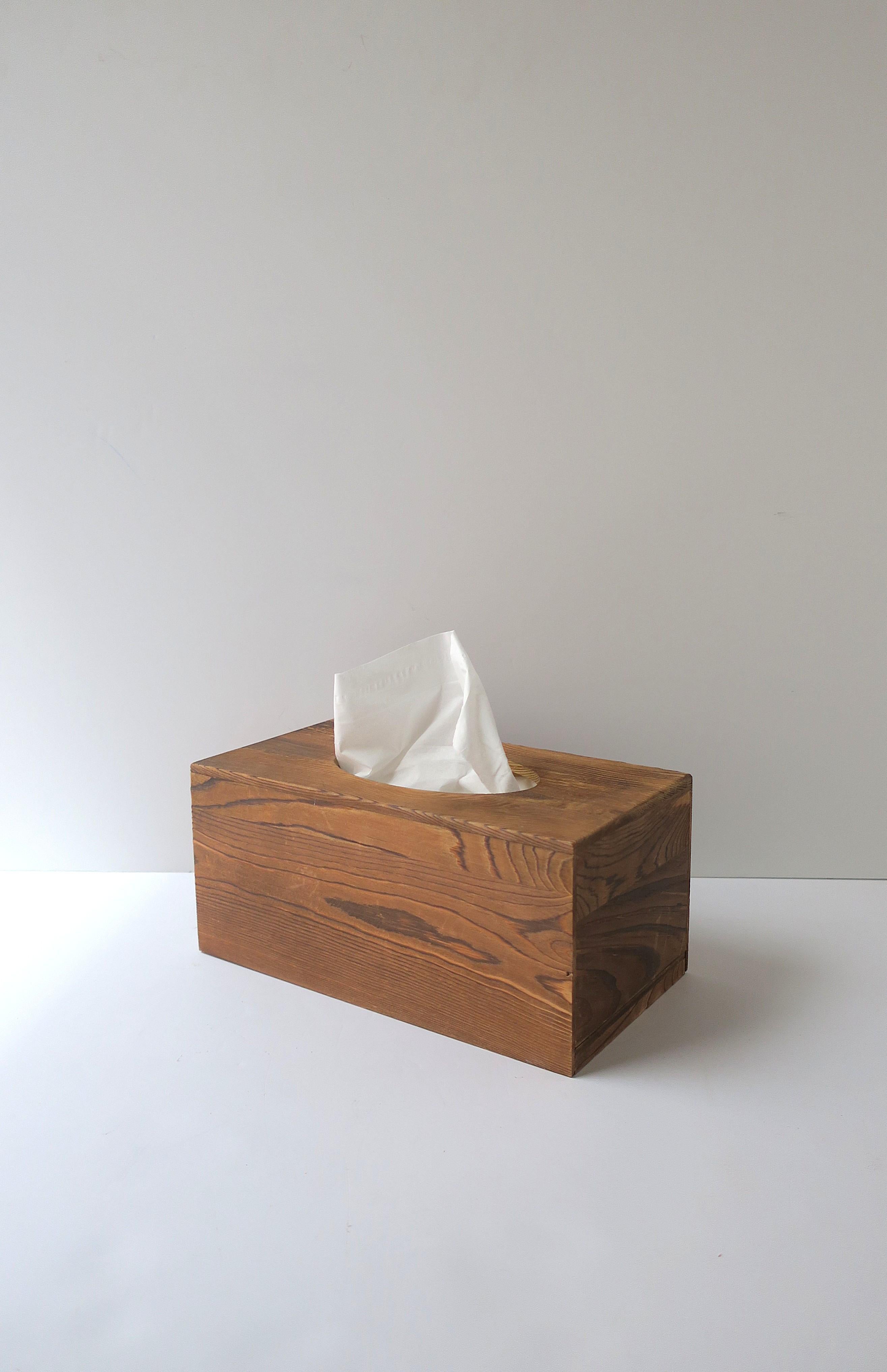 Boîte à mouchoirs en bois style rustique en vente 3