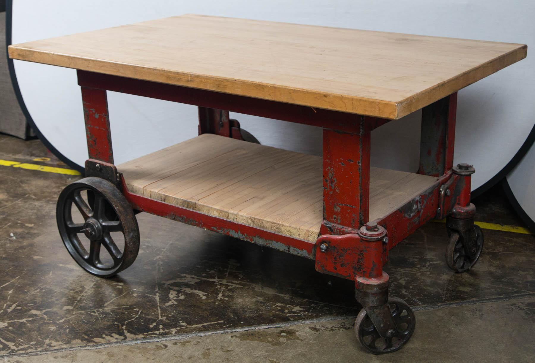 Wood Top Industrial Cart Table im Angebot 3