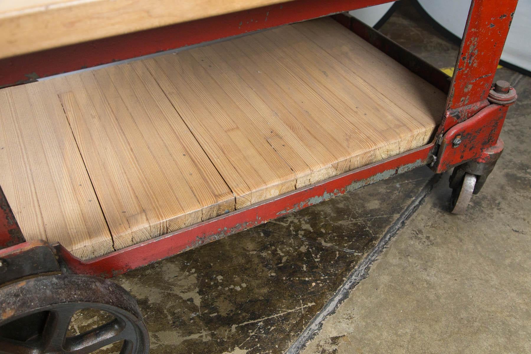 Wood Top Industrial Cart Table im Zustand „Gut“ im Angebot in Norwalk, CT