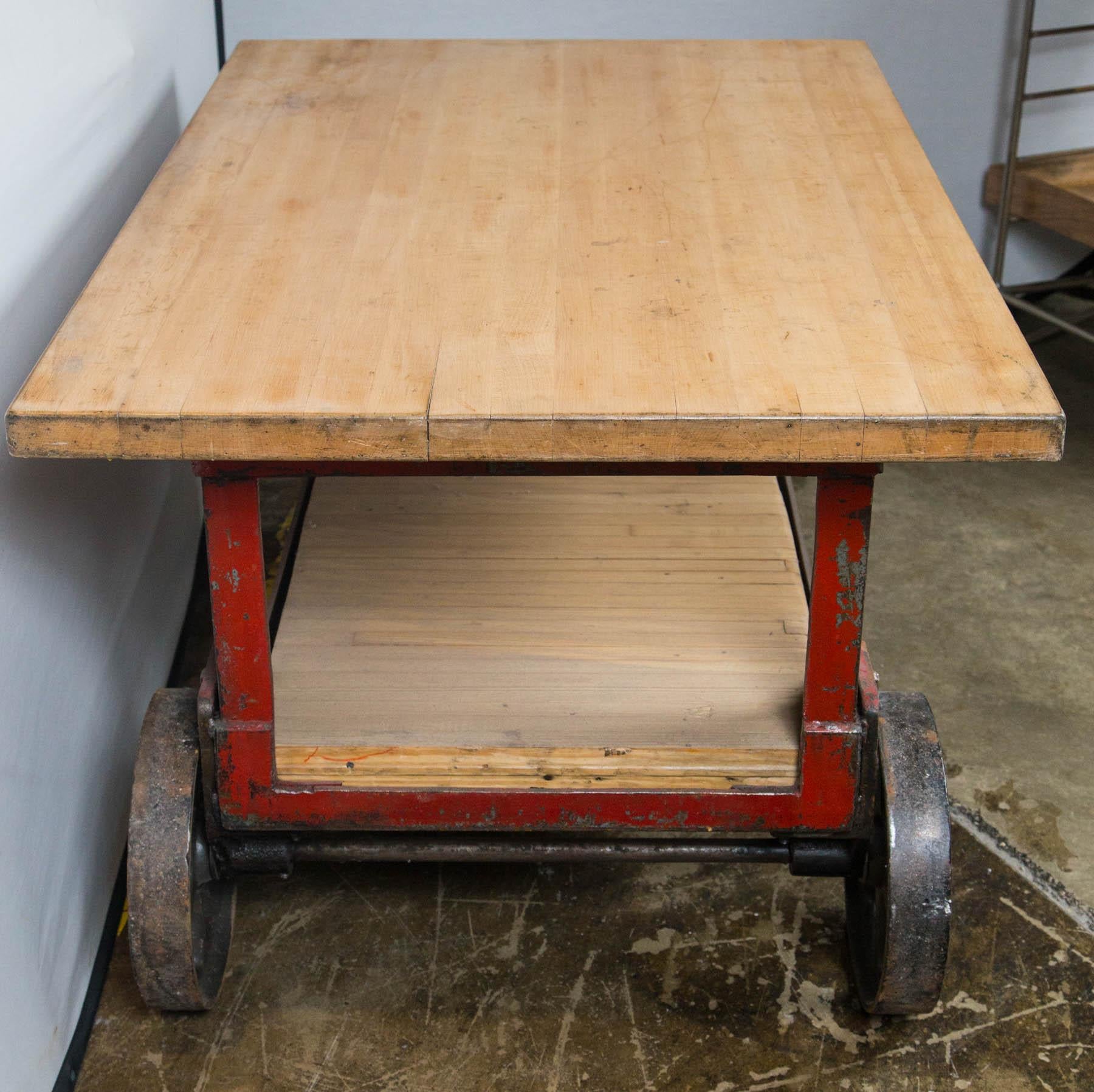 Wood Top Industrial Cart Table (Stahl) im Angebot