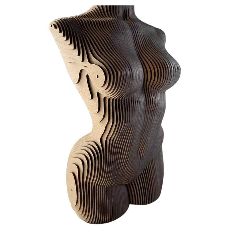 Sculpture de torse de femme en bois MDF 