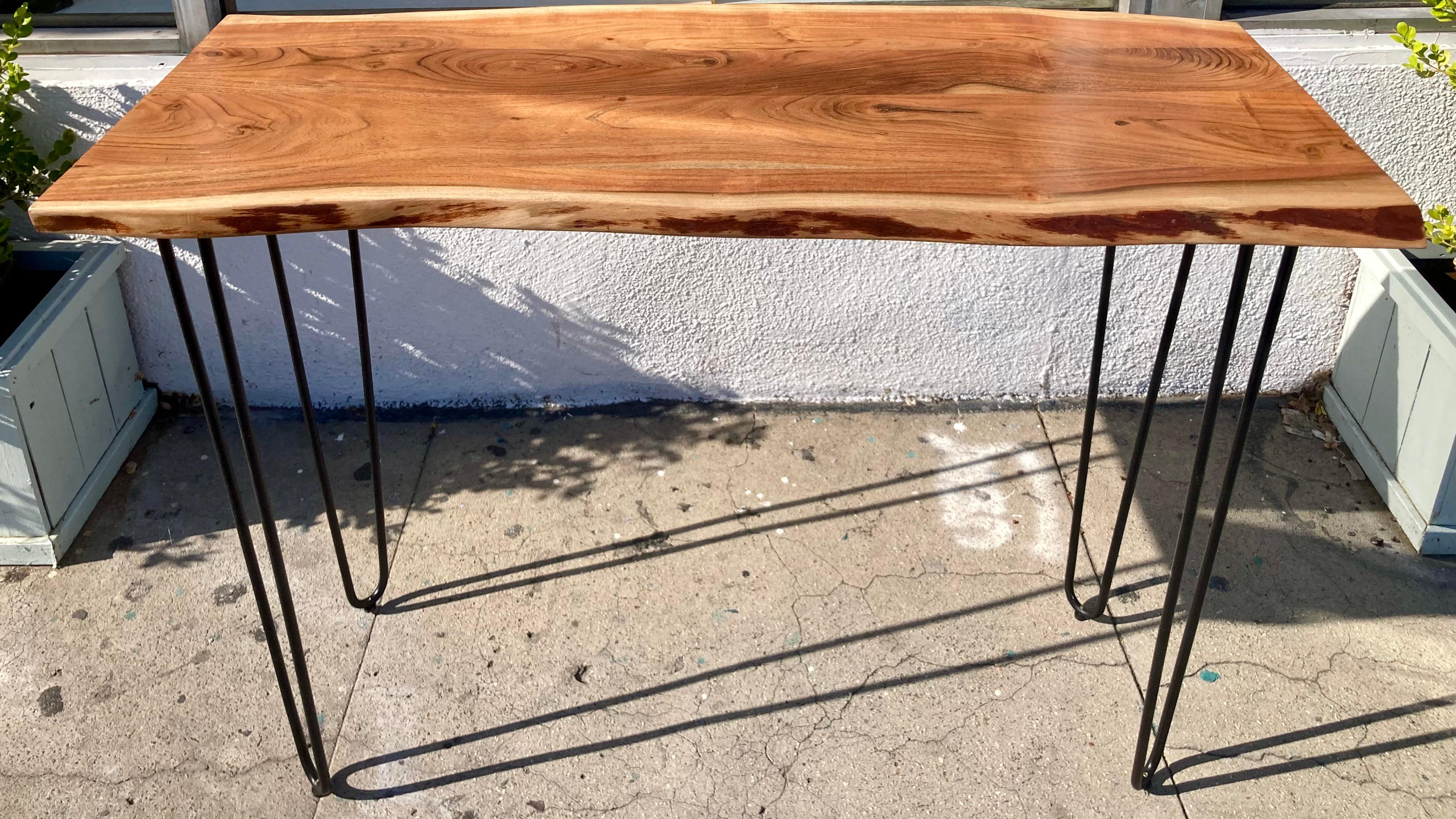 Mid-Century Modern Console en forme de tronc d'arbre Wood en vente