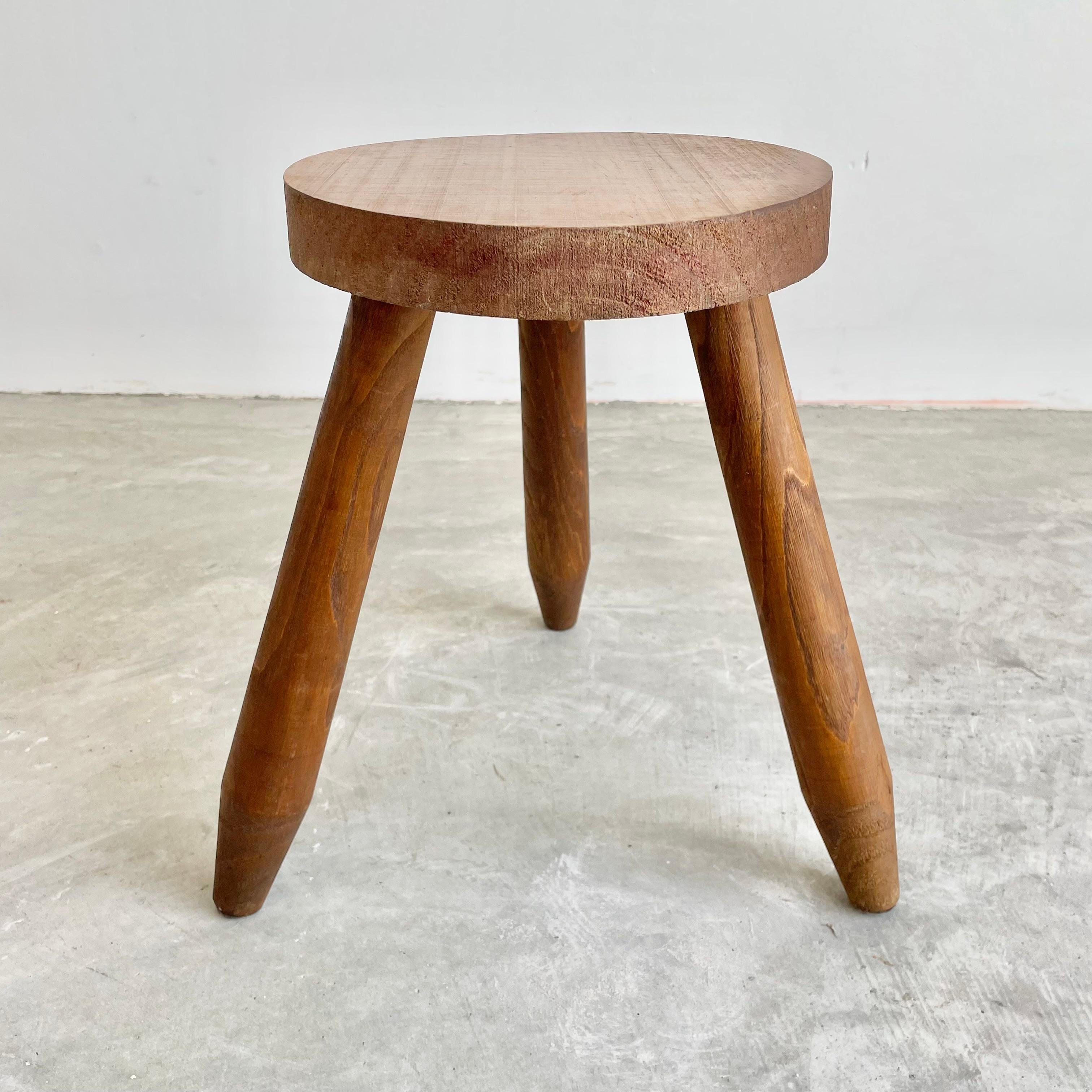 Tripod-Hocker aus Holz, 1960er Jahre Frankreich im Zustand „Gut“ im Angebot in Los Angeles, CA