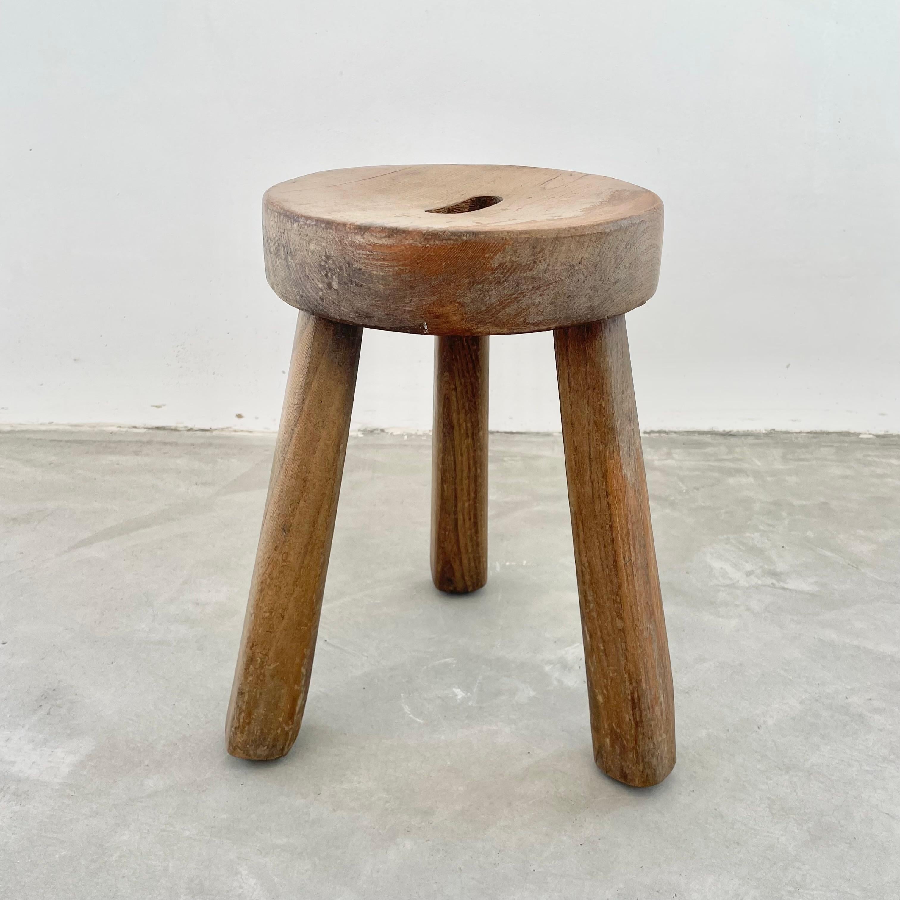 what does pencil shaped stool look like