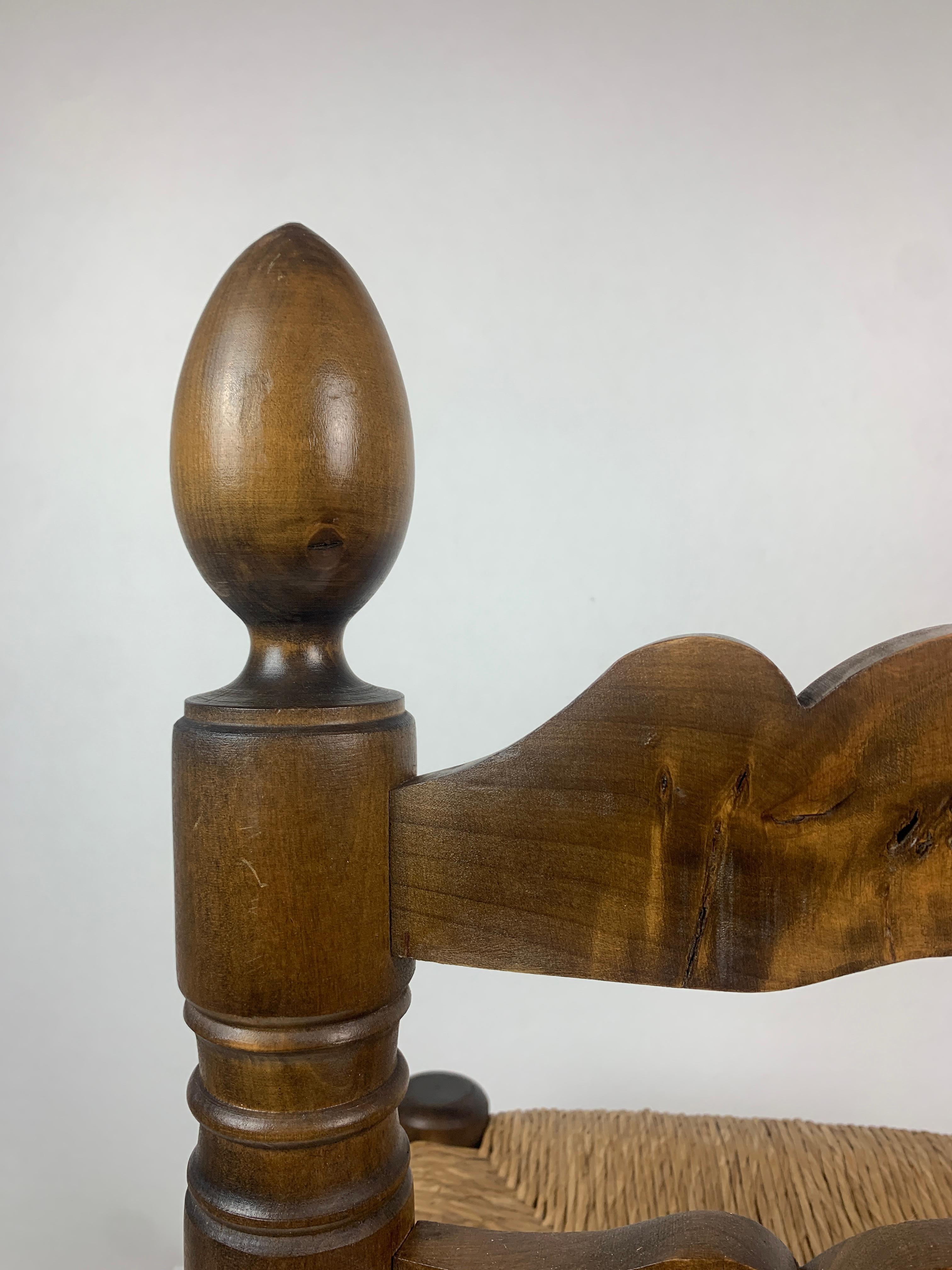 Chaise basse en joncs tournés en bois dans le style de Charles Dudouyt, France, années 1950 en vente 4