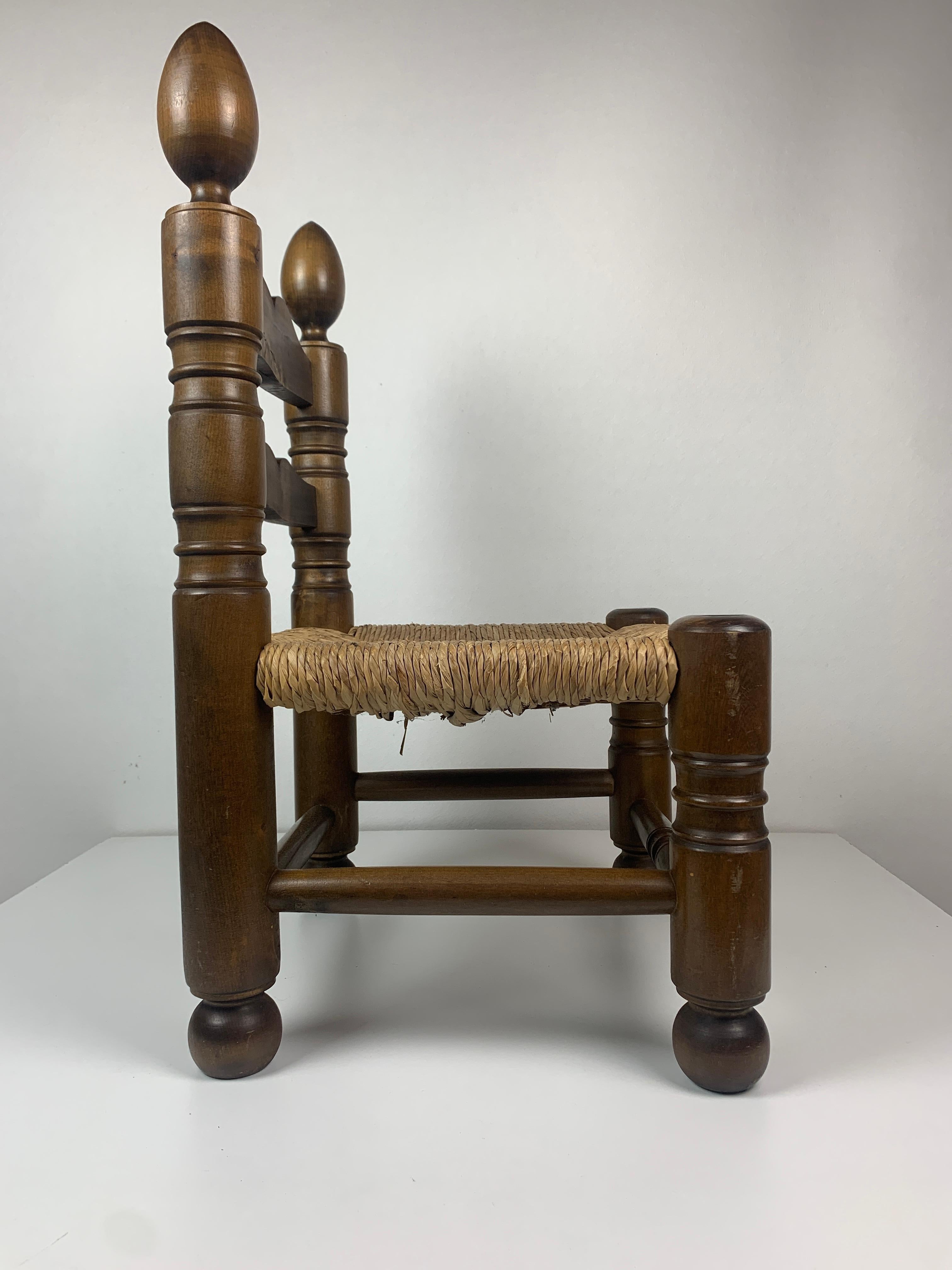 Chaise basse en joncs tournés en bois dans le style de Charles Dudouyt, France, années 1950 Bon état - En vente à Zaandam, NL