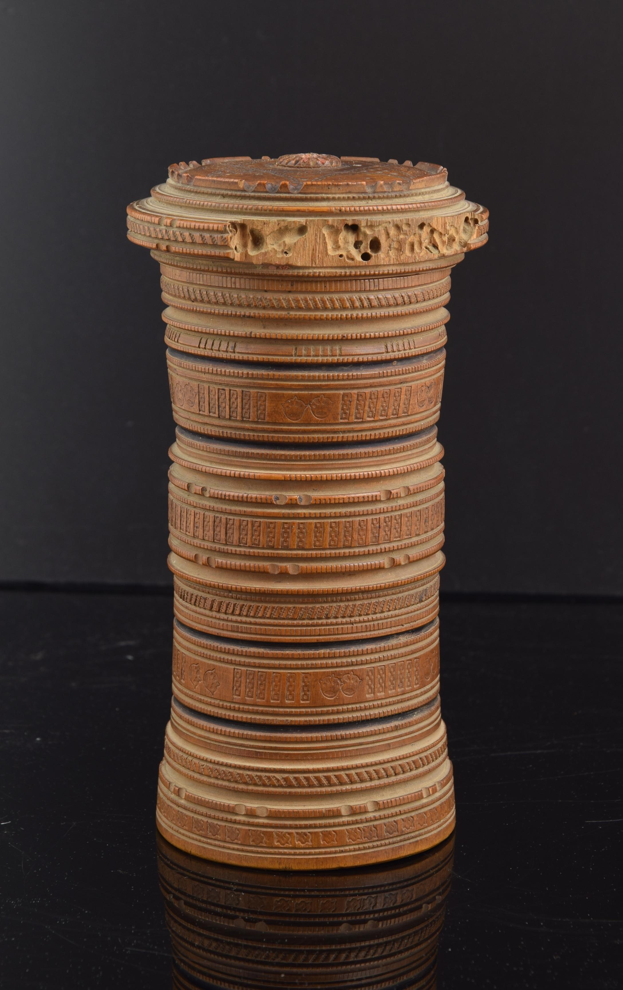 Autre Boîte cylindrique de test tourneur en bois, 17e-18e siècles en vente