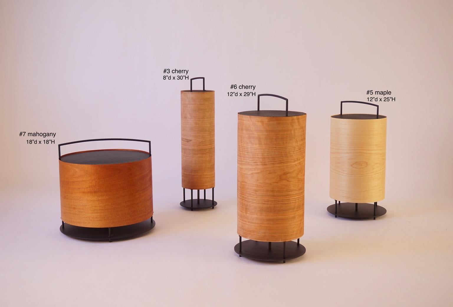 Farol #7 de chapa de madera de caoba con marco de metal ennegrecido en venta 2