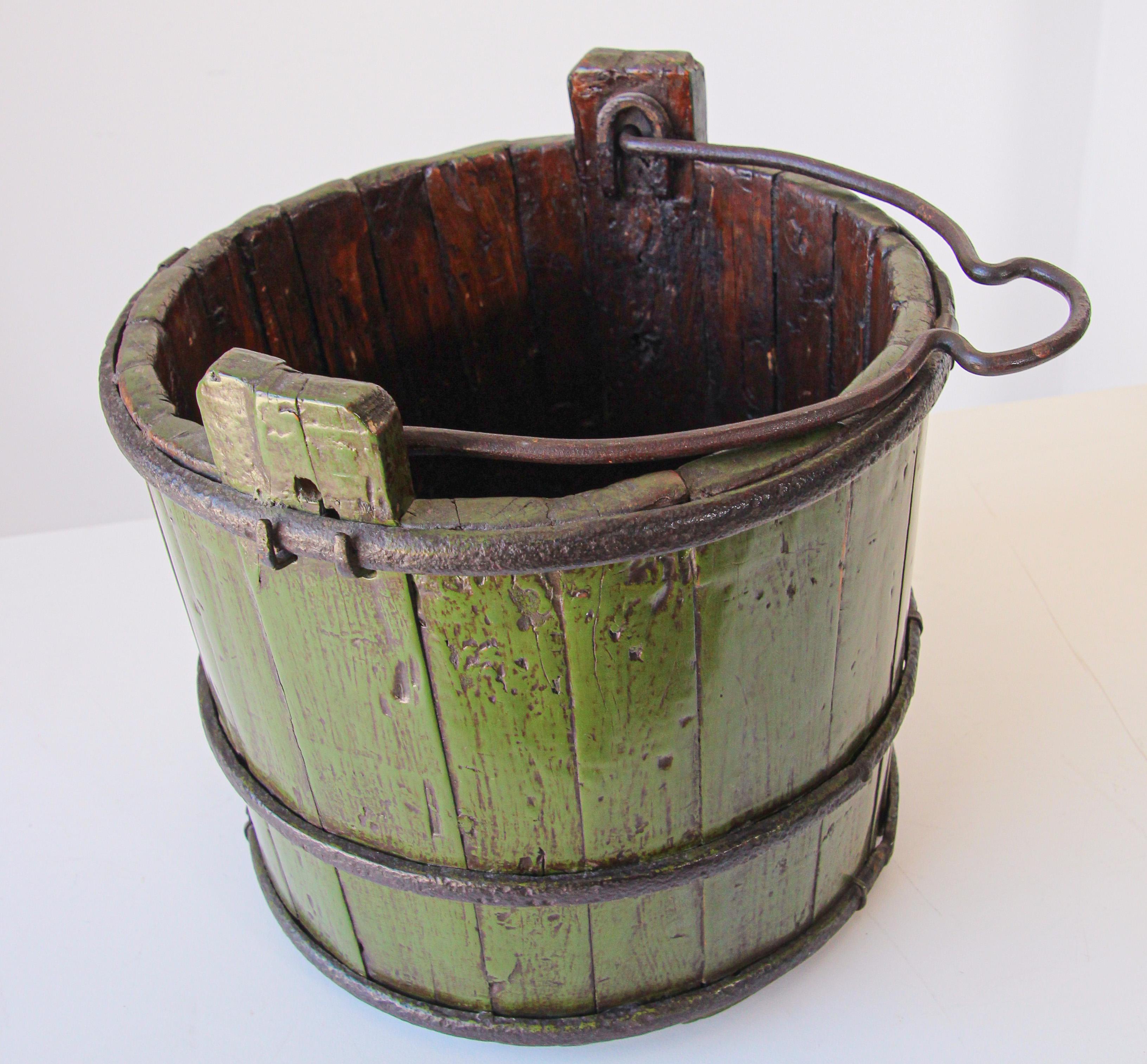 Wood Water Bucket with Wrought Iron Bands In Good Condition In North Hollywood, CA