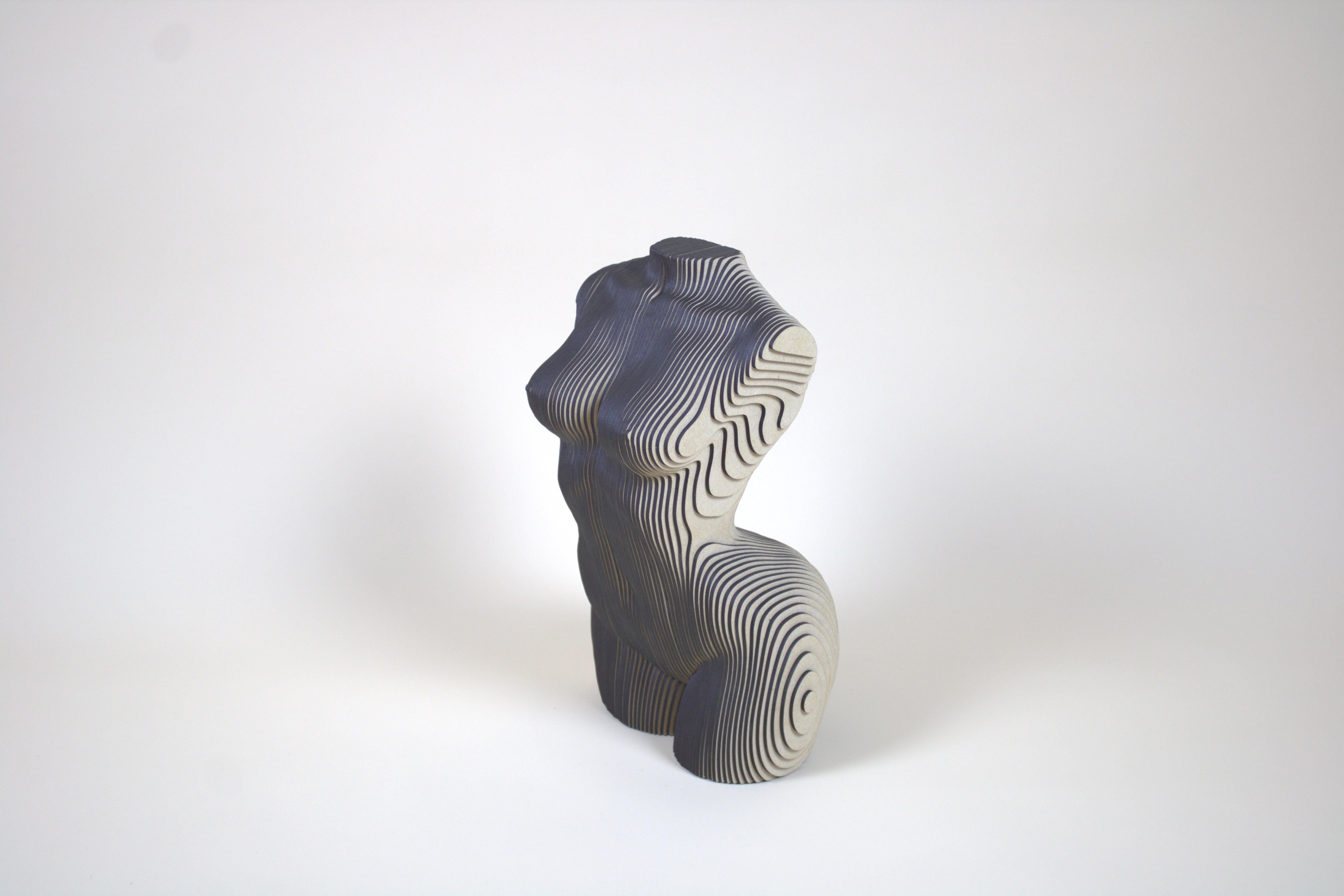 Sculpture de torse de femme blanche en bois MDF Neuf - En vente à DE MEERN, UT