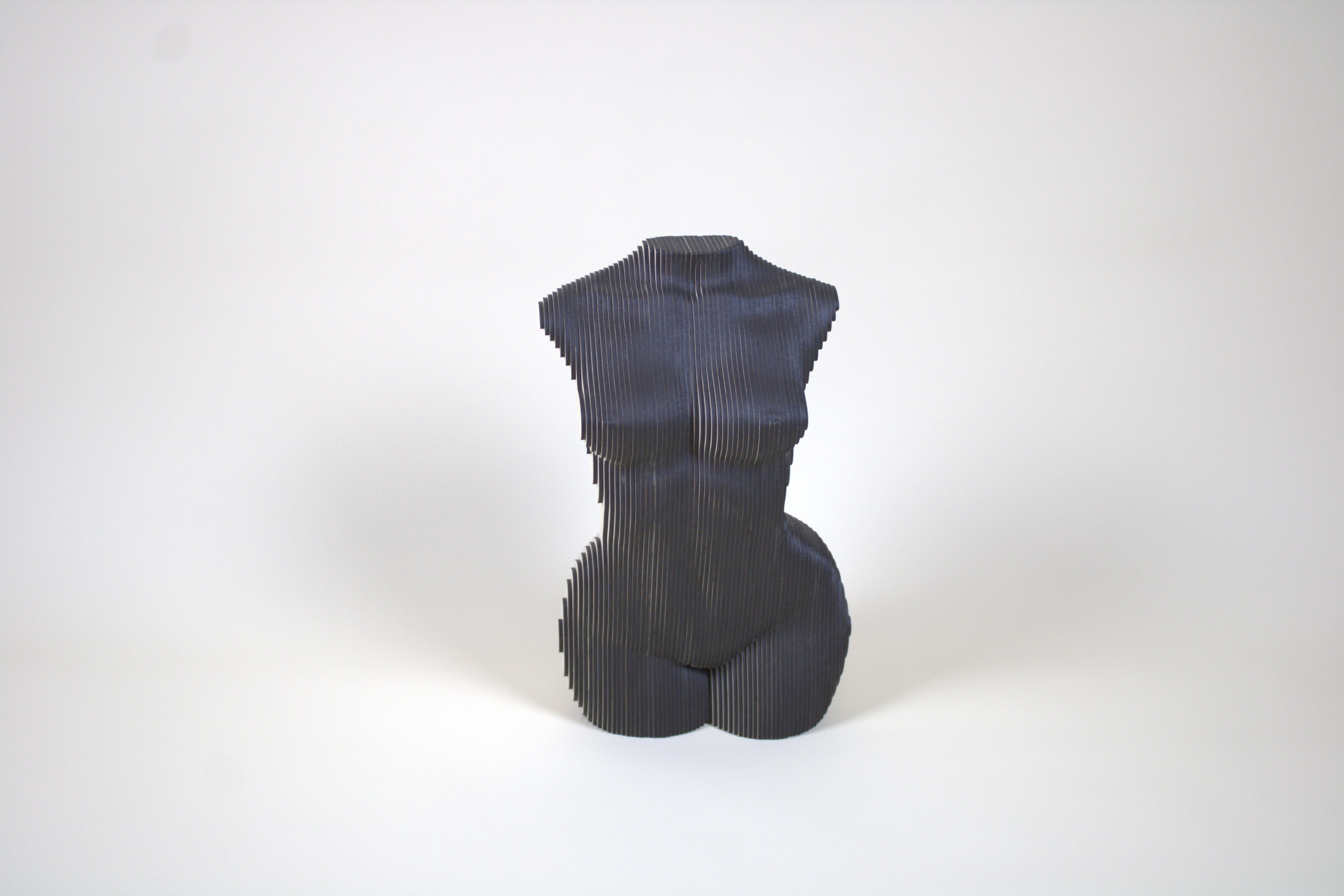 XXIe siècle et contemporain Sculpture de torse de femme blanche en bois MDF en vente