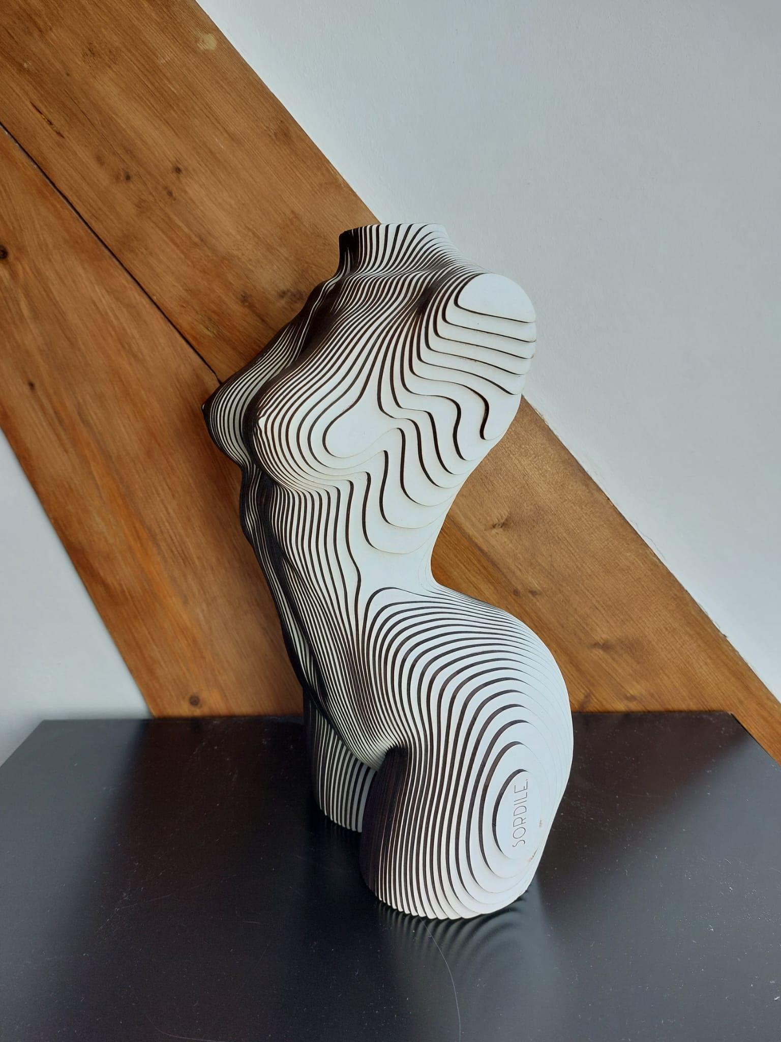 Compensato Wood white Scultura di torso femminile MDF in vendita