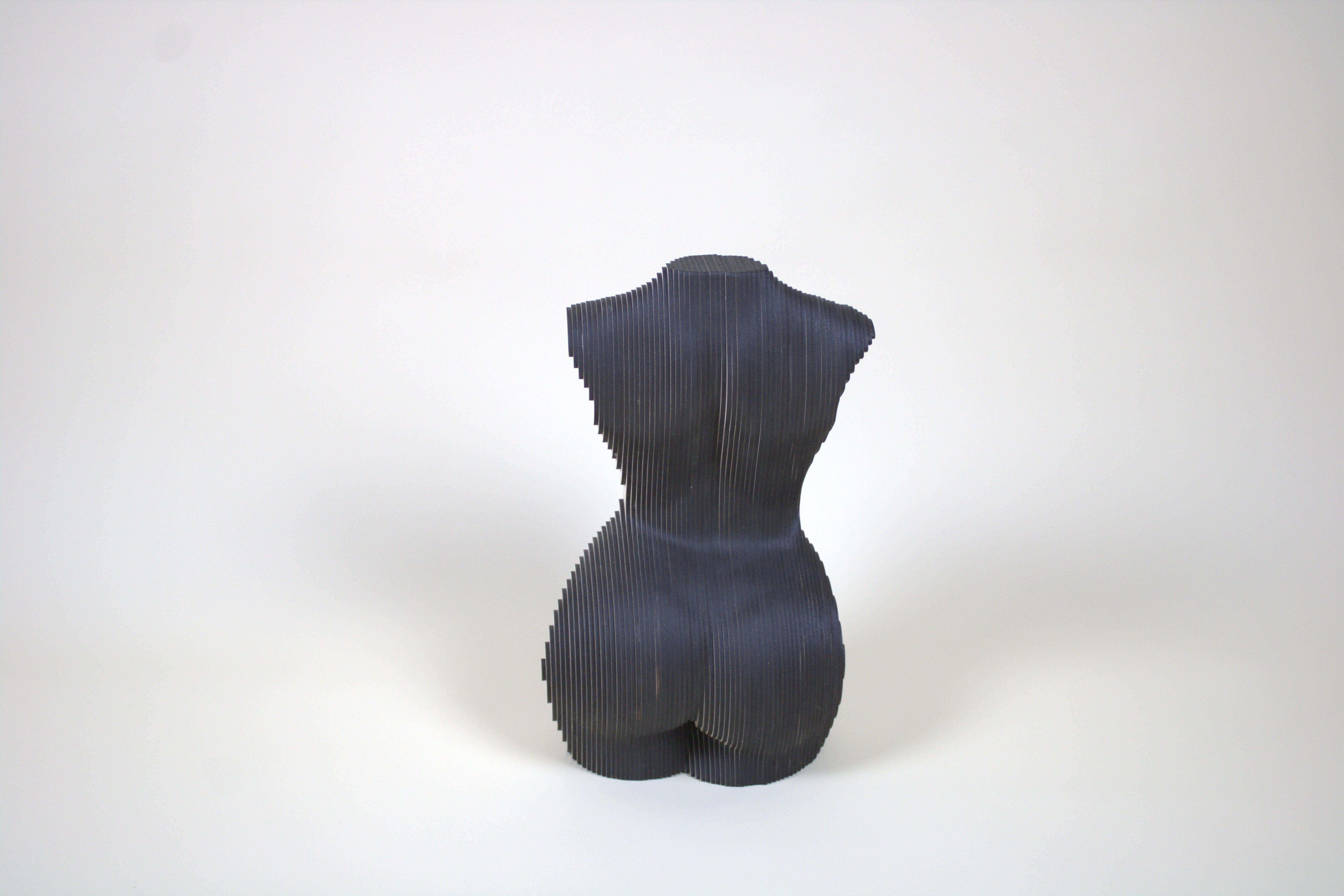 Sculpture de torse de femme blanche en bois MDF en vente 2