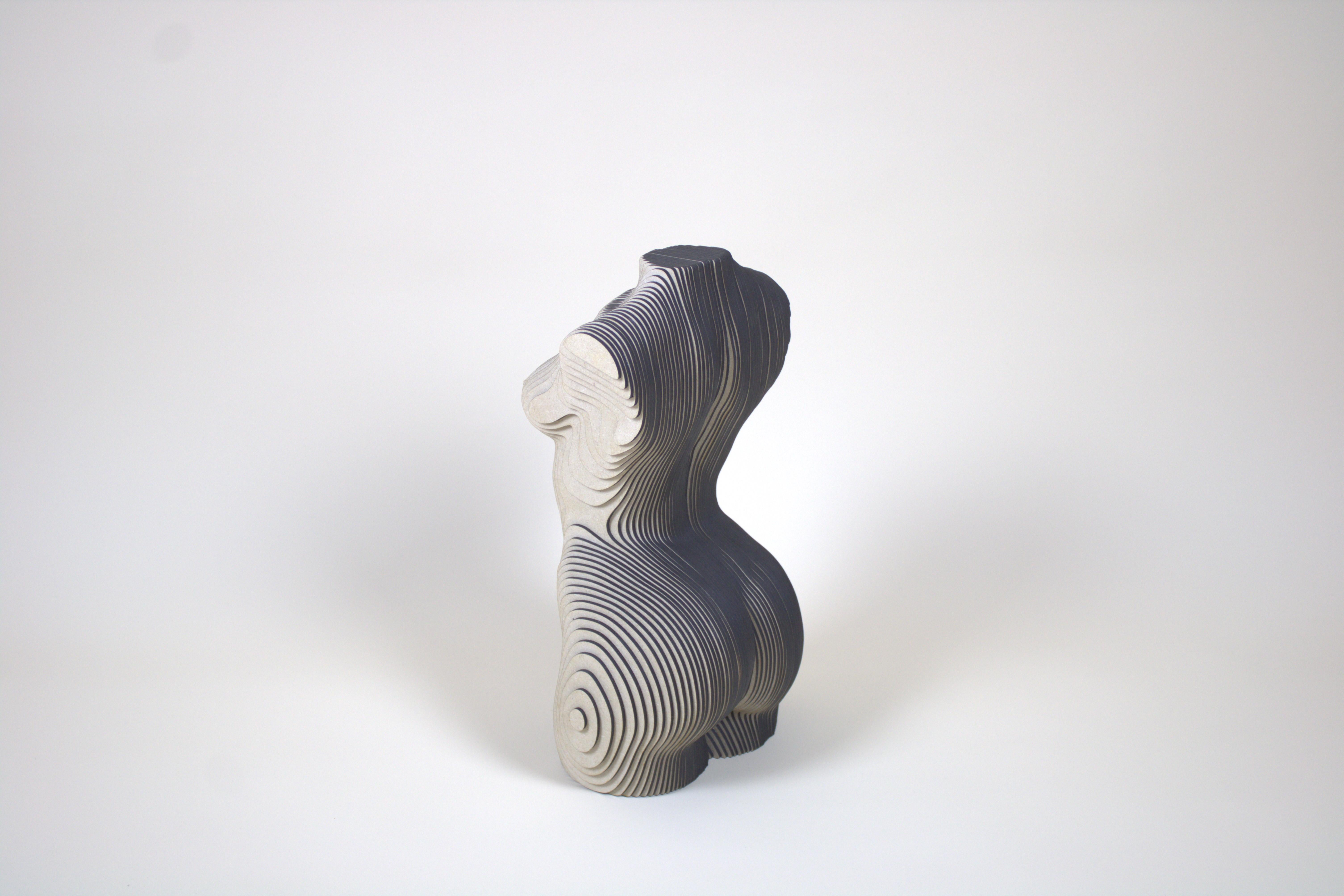 Sculpture de torse de femme blanche en bois MDF en vente 3