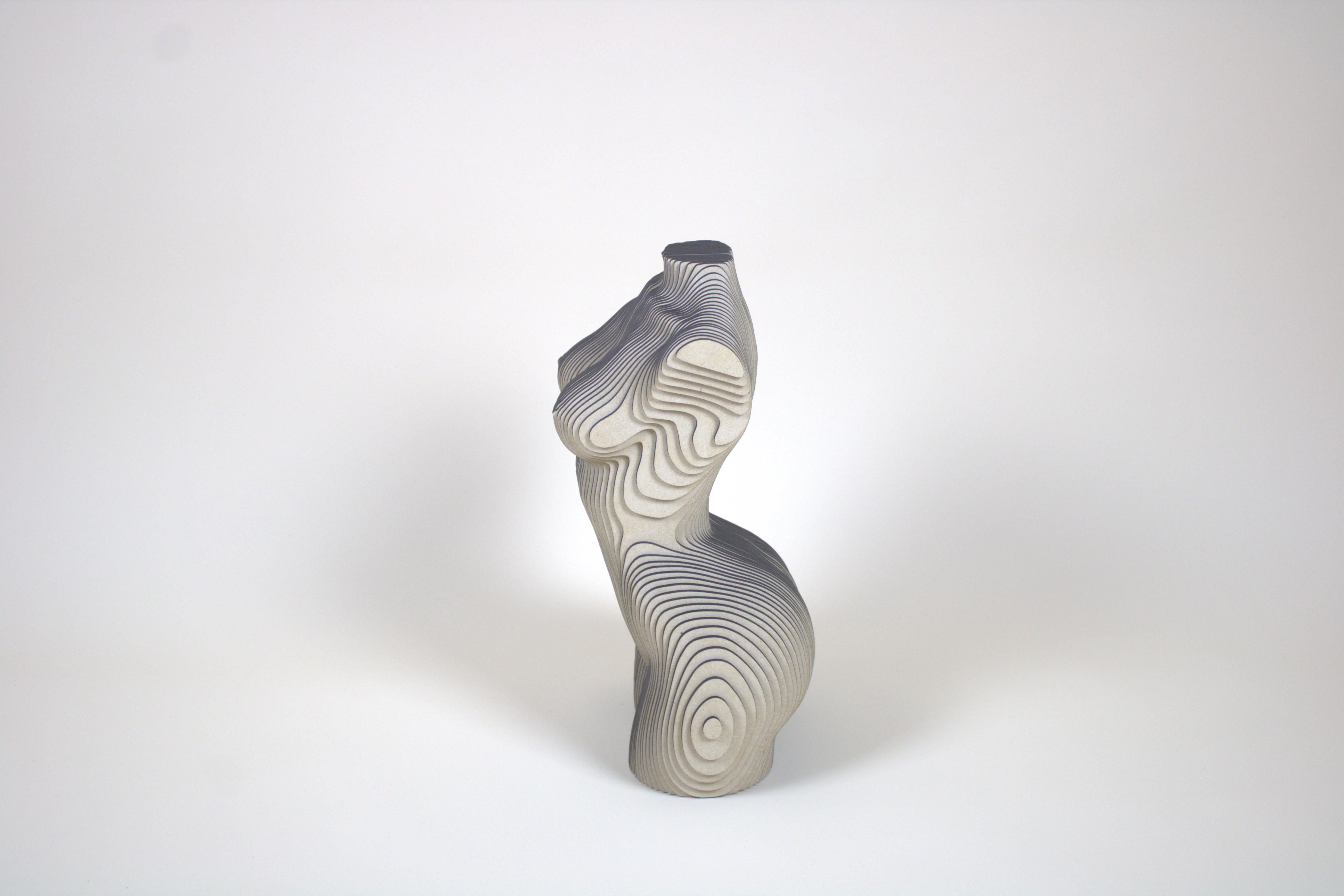 Sculpture de torse de femme blanche en bois MDF en vente 4