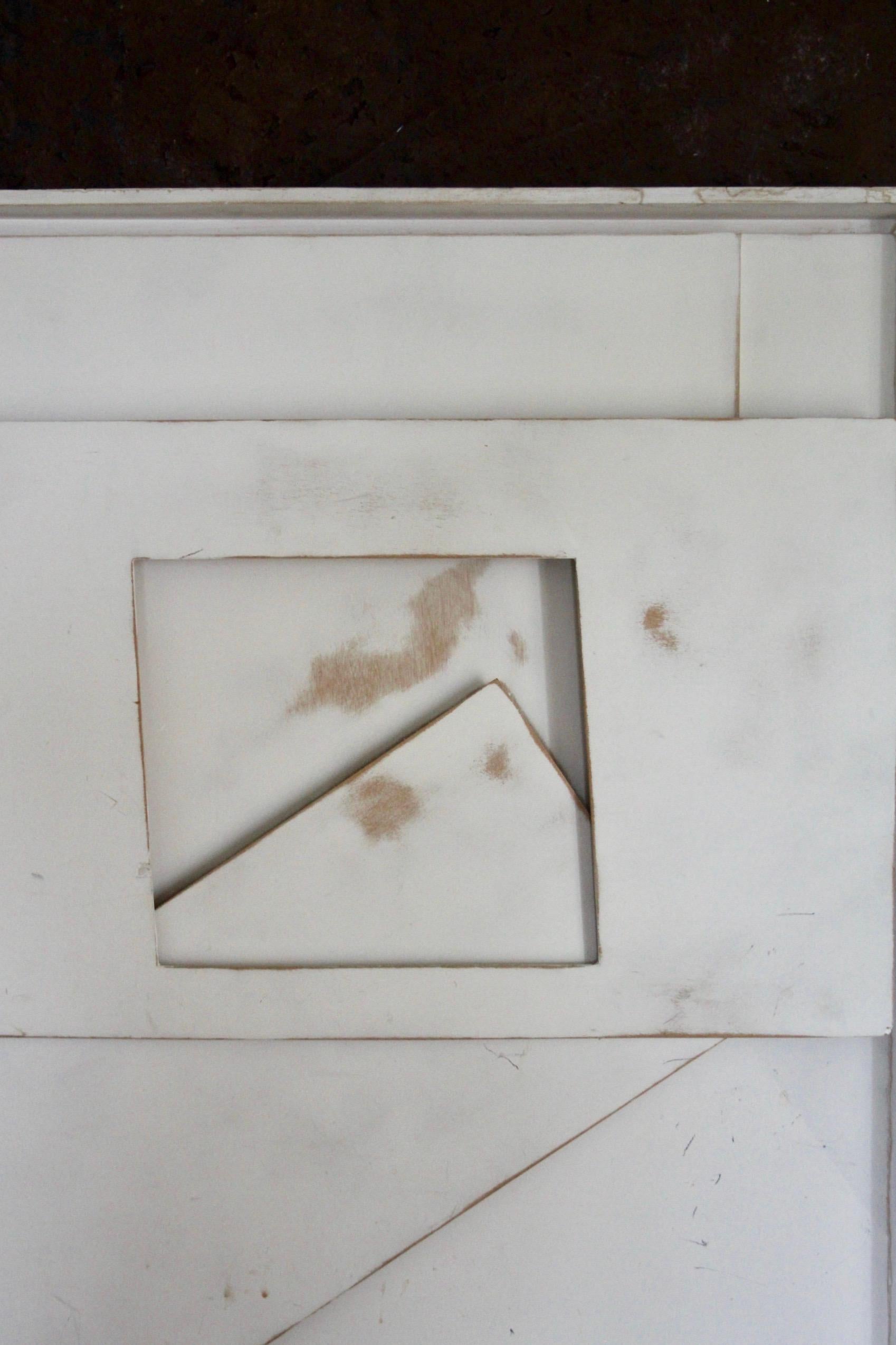 Escultura decorativa de pared blanca de madera en Bueno Estado en grand Lancy, CH