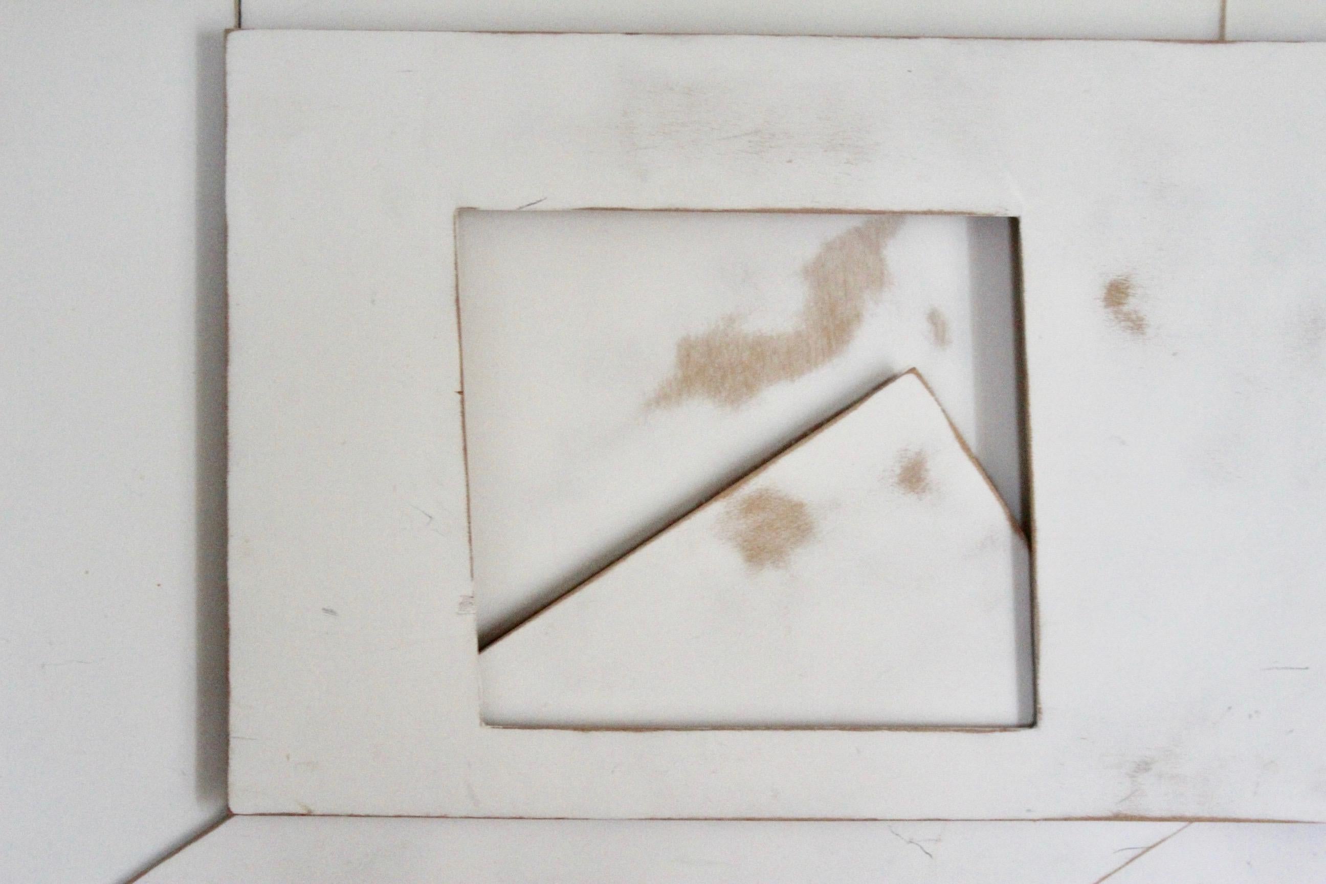 Escultura decorativa de pared blanca de madera Siglo XXI y contemporáneo