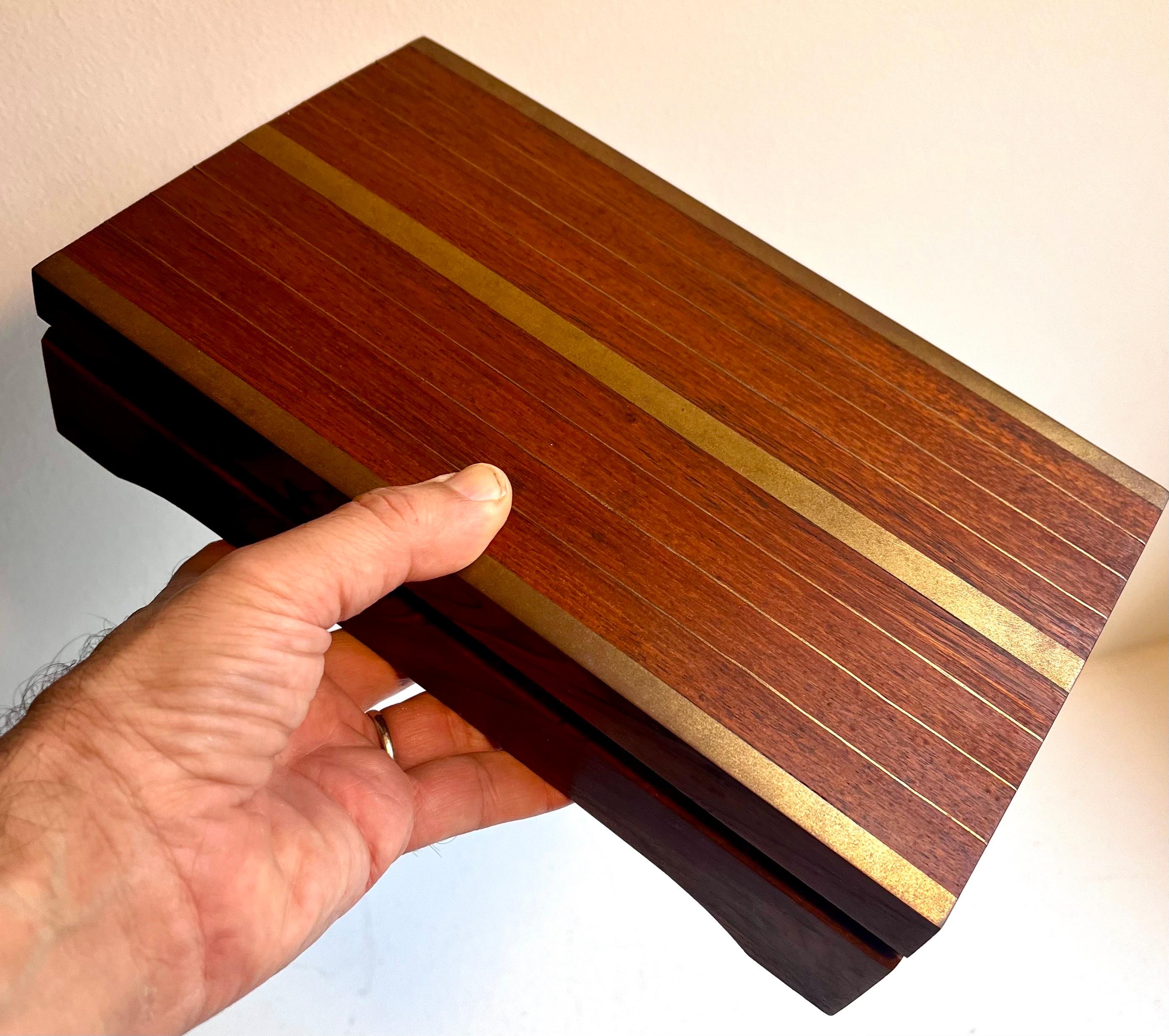 Boîte à bijoux en Wood avec incrustation de laiton dans le style de P.L.A. Powell & A. Evan, années 1970 en vente 4