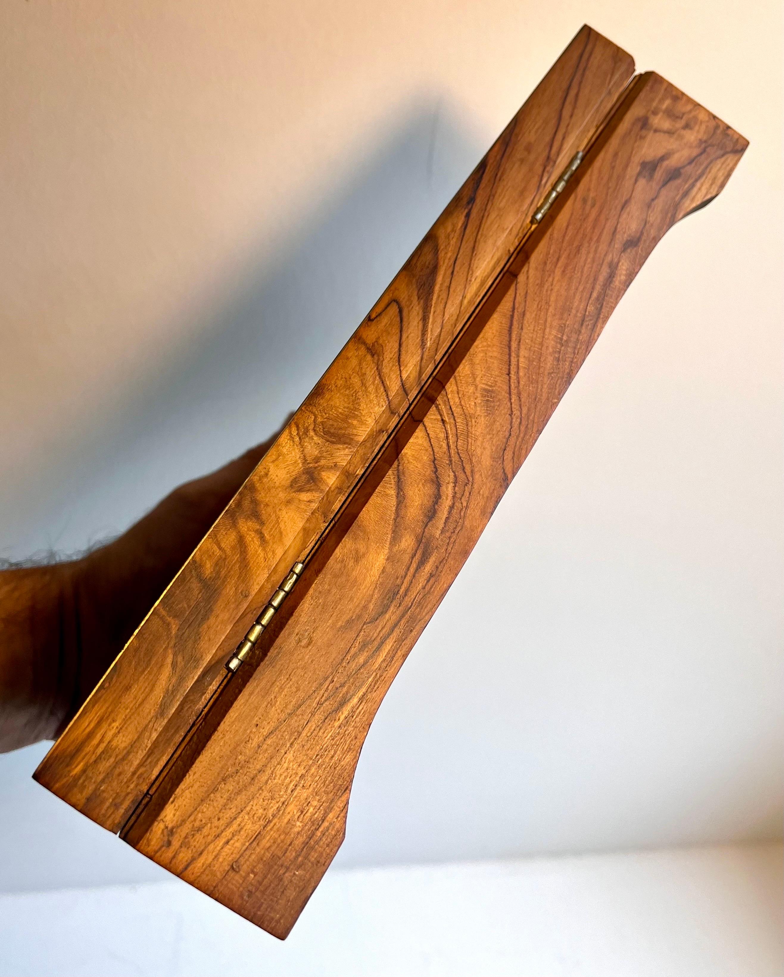 Boîte à bijoux en Wood avec incrustation de laiton dans le style de P.L.A. Powell & A. Evan, années 1970 en vente 6