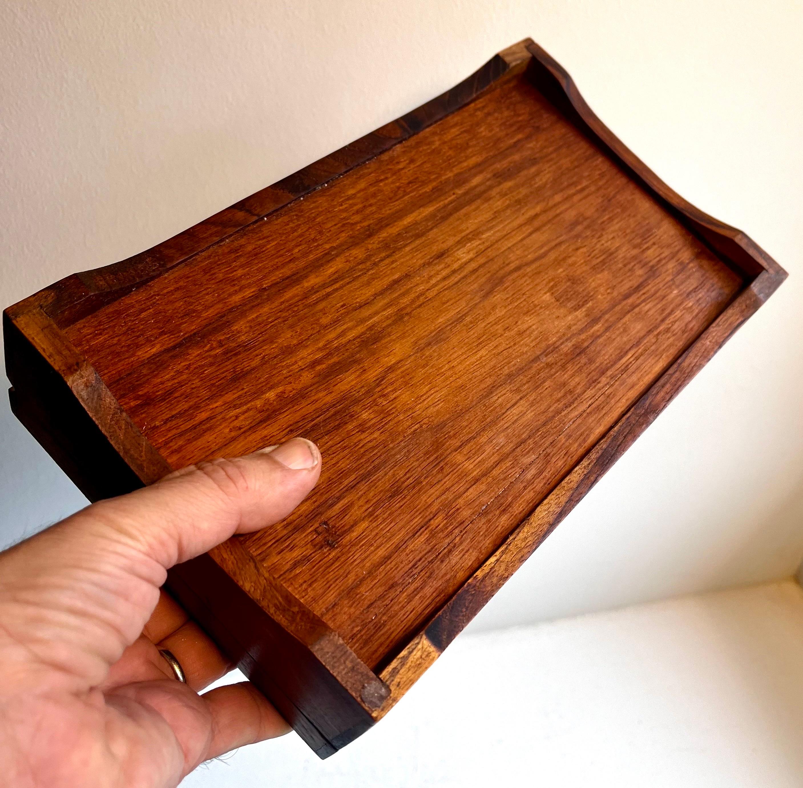 Boîte à bijoux en Wood avec incrustation de laiton dans le style de P.L.A. Powell & A. Evan, années 1970 en vente 7