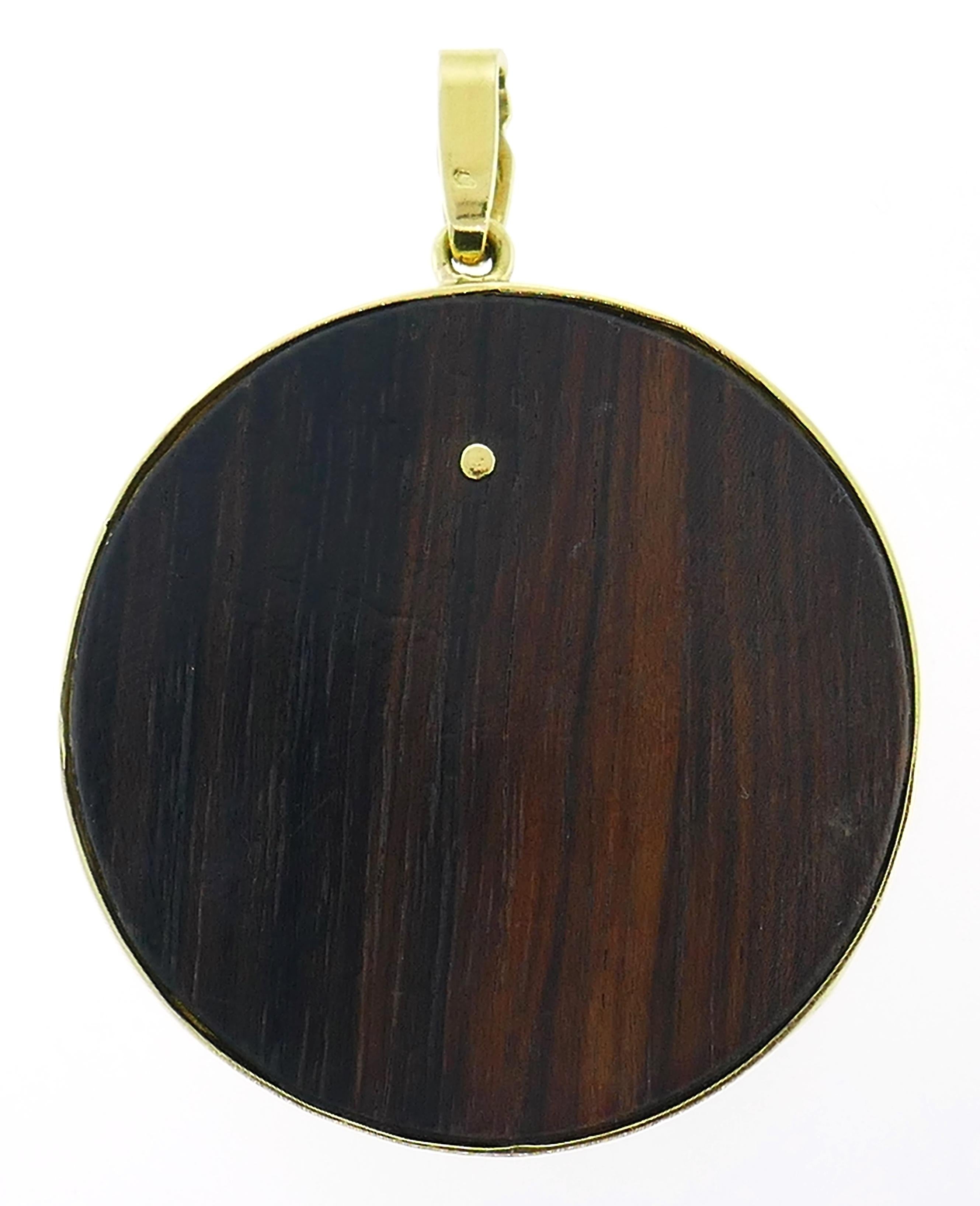 Wood Yellow Gold Pendant French In Good Condition In Beverly Hills, CA