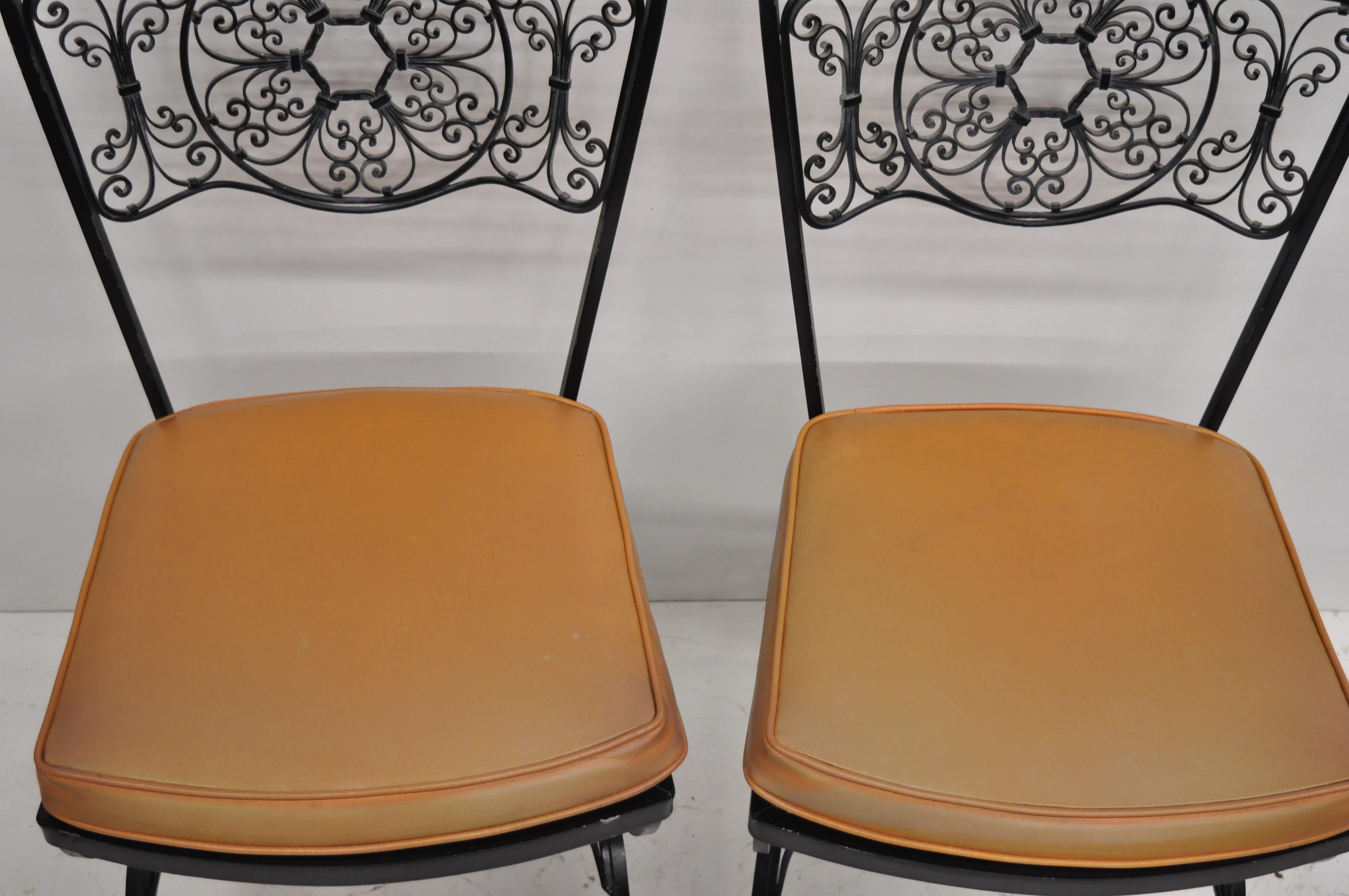 Woodard Andalusier Schmiedeeisen Patio Esszimmer Set Runder Tisch 4 Stühle im Zustand „Gut“ in Philadelphia, PA