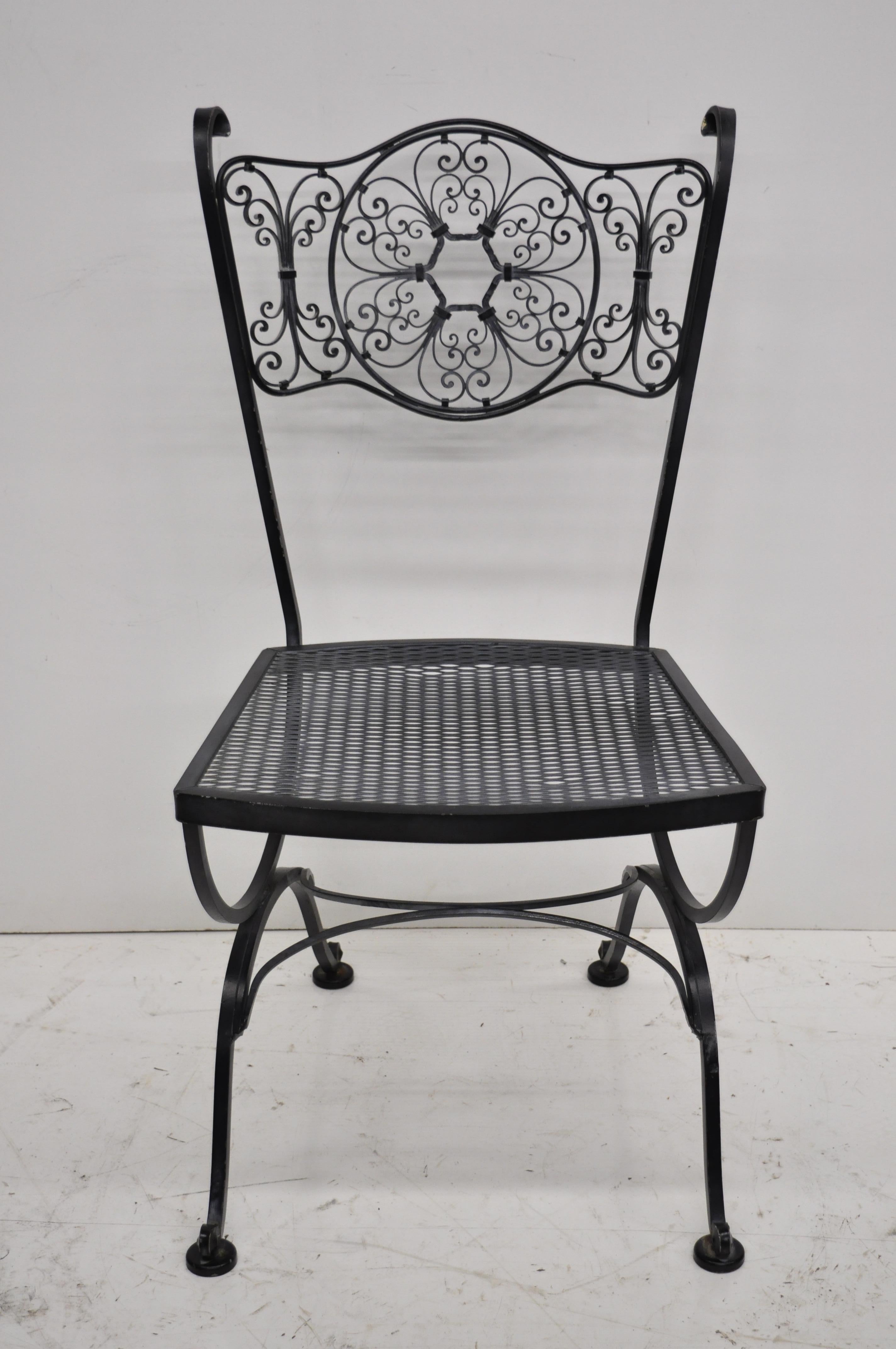 Woodard Andalusier Schmiedeeisen Patio Esszimmer Set Runder Tisch 4 Stühle (20. Jahrhundert)