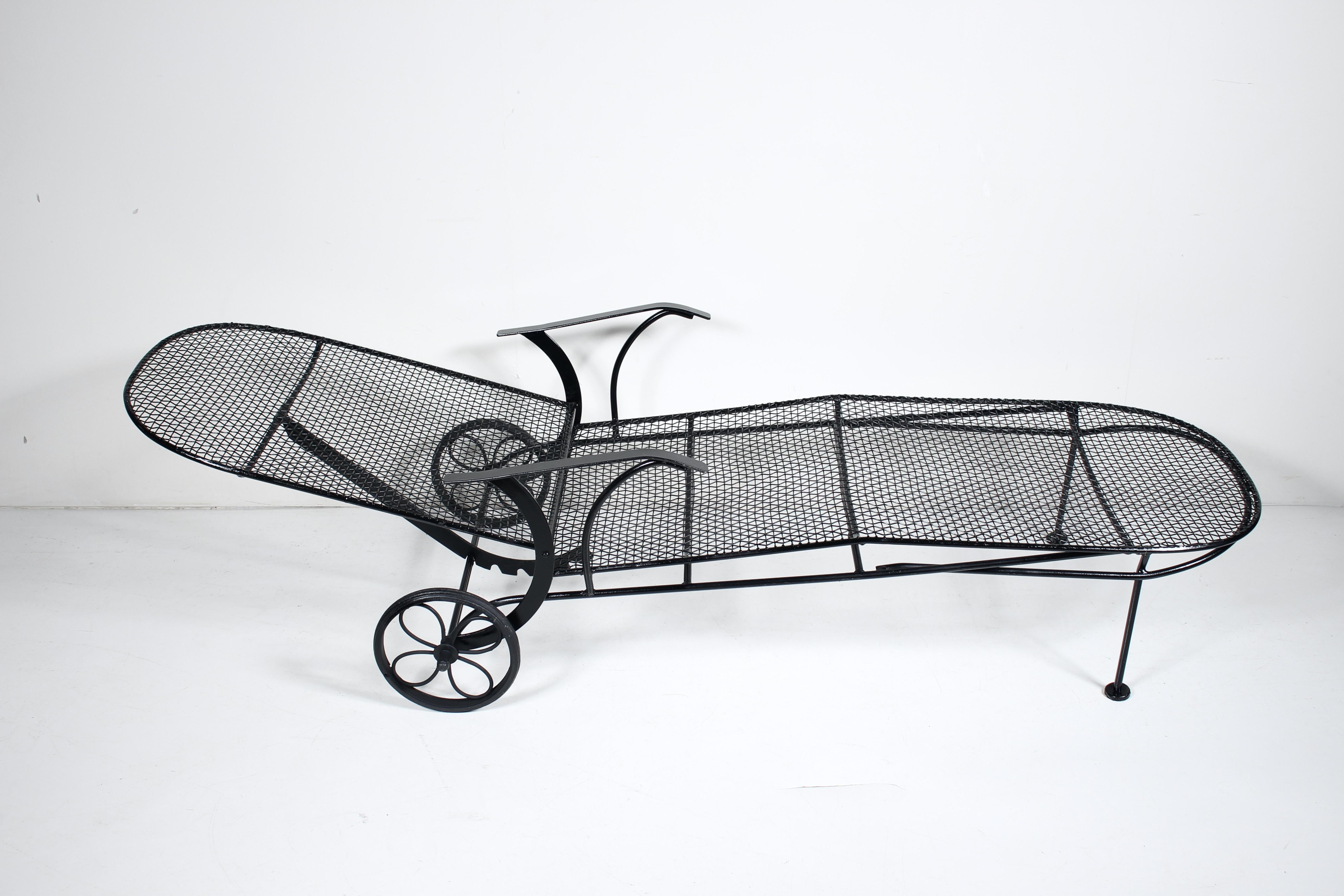 Dipinto Chaise Lounge reclinabile in ferro battuto e rete metallica Woodard Black Sculptura, anni '50