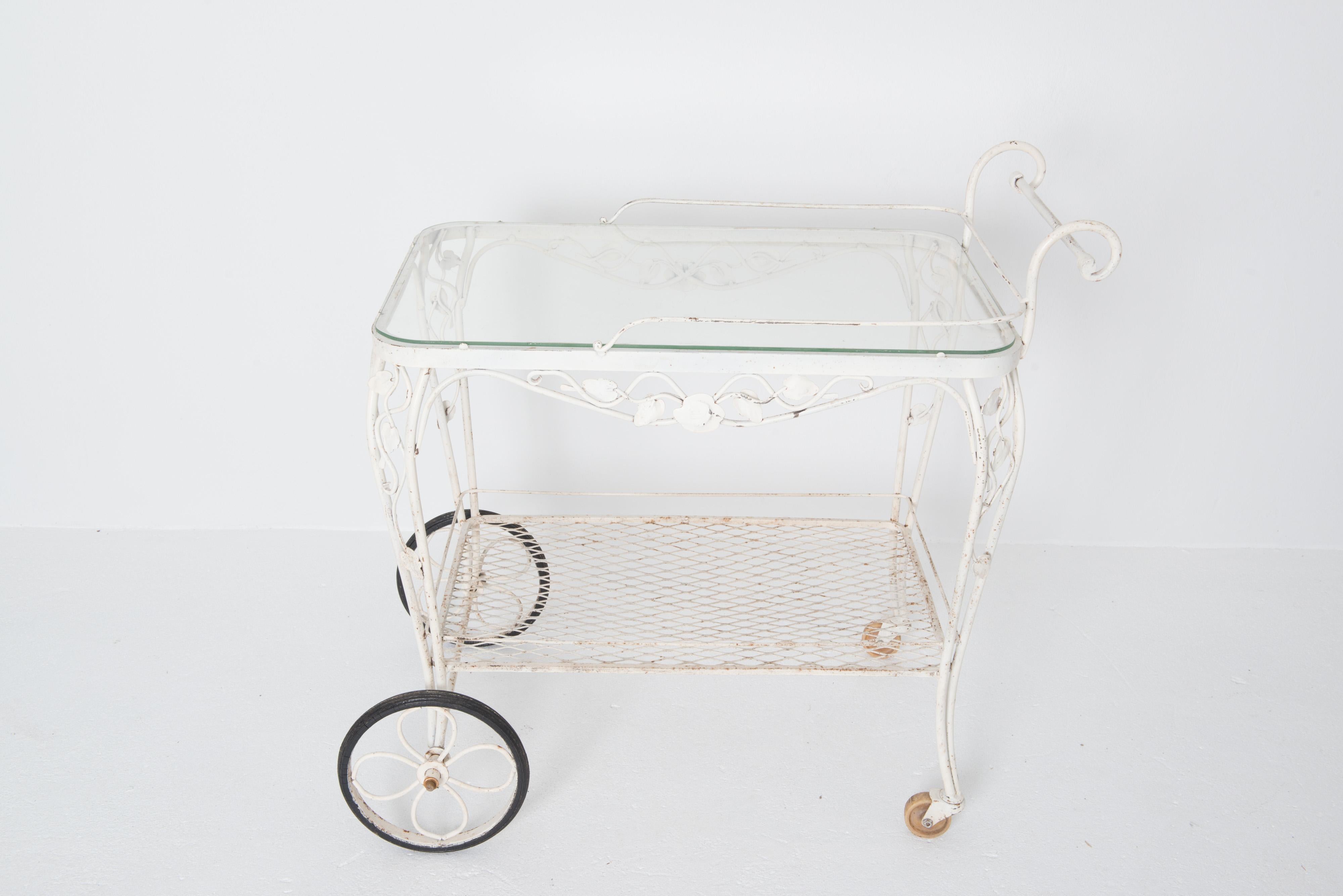 This is a Classic Woodard Chantilly Rose wrought iron tea cart or bar cart, well made and fine quality.
Wood, a great American company, furnished the patios, pools, gardens, and interiors of the most glamorous homes in America during the mid 20th