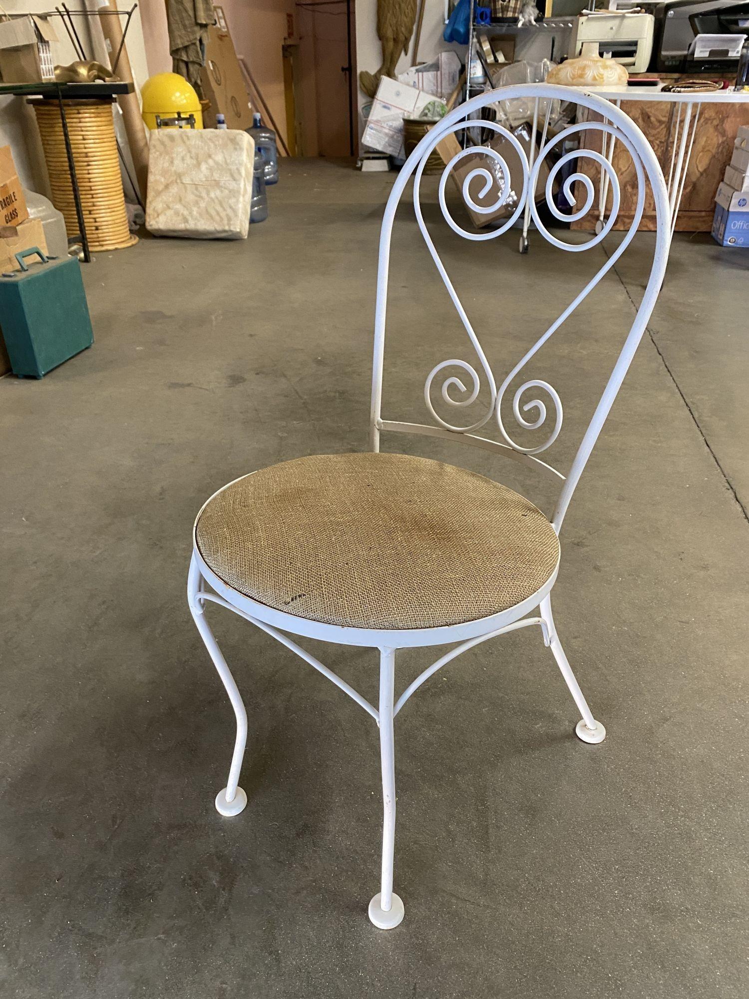 Woodard Iron Patio/Outdoor Table & Chairs Bistro Patio Set Excellent état - En vente à Van Nuys, CA