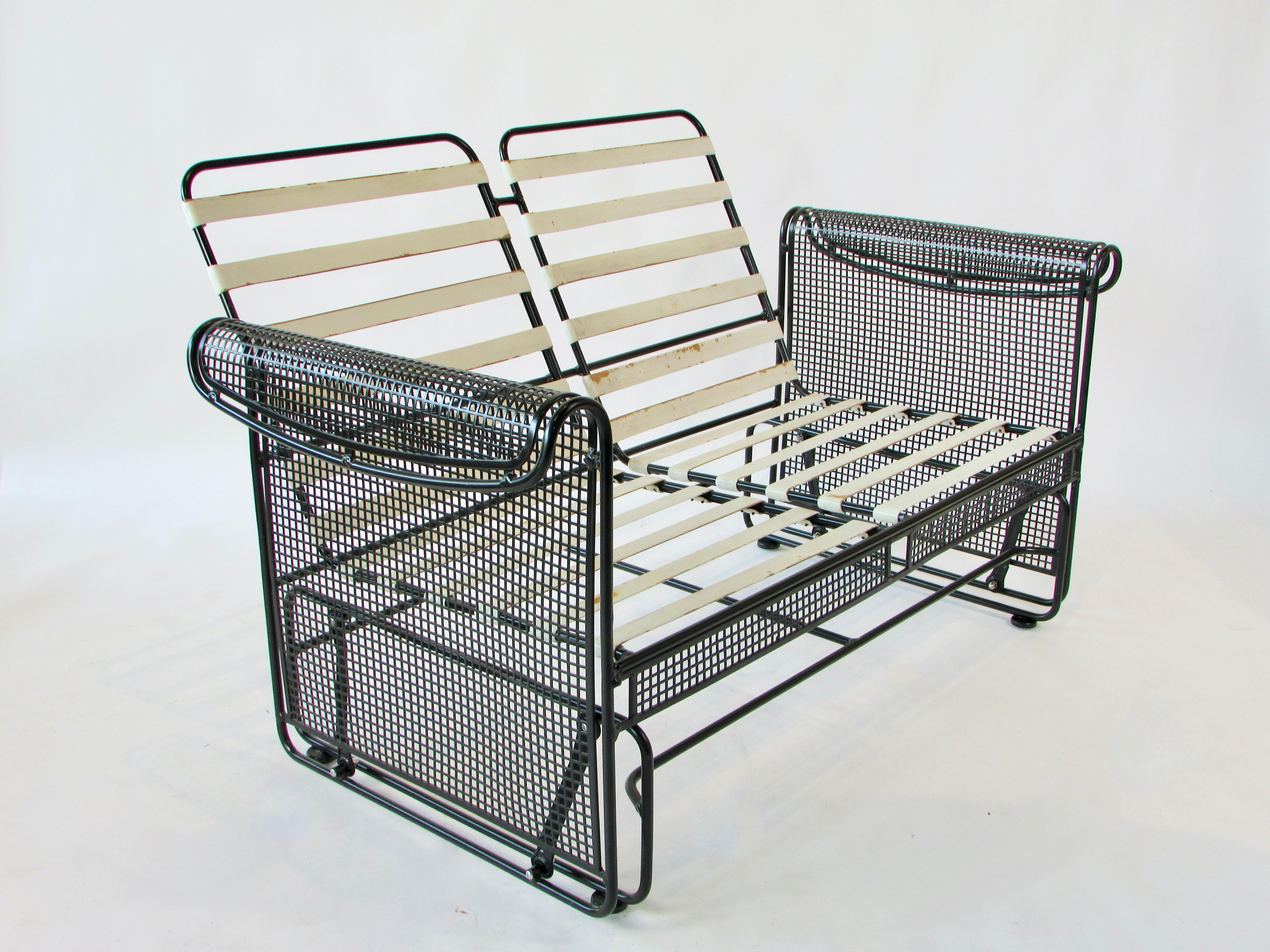 Mid-Century Modern Woodard  fauteuil de véranda en fer forgé noir mat en vente