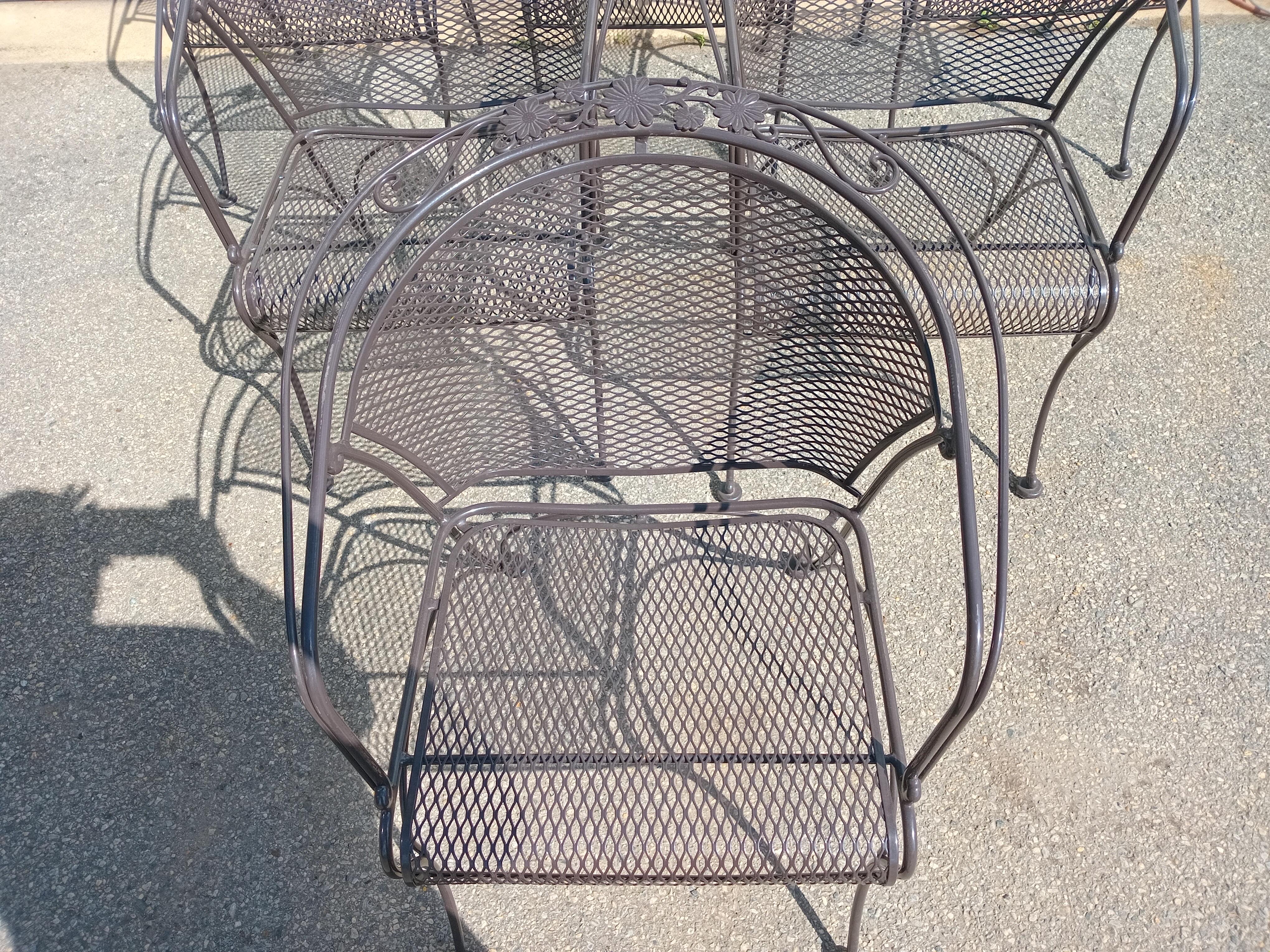 Table de salle à manger d'extérieur Woodard et 6 chaises à dossier incurvé en vente 10